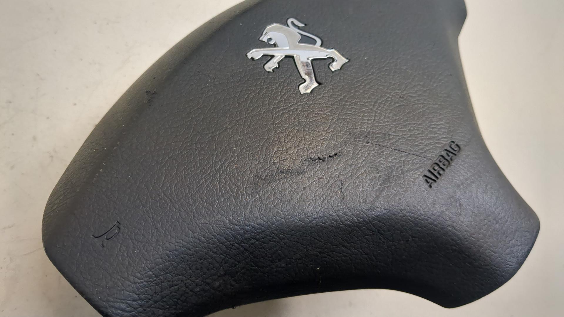 Подушка безопасности в рулевое колесо