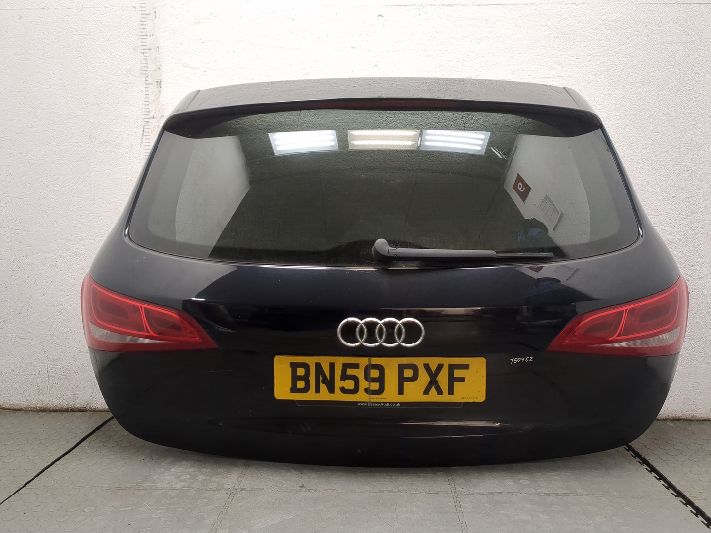 Дверь багажника