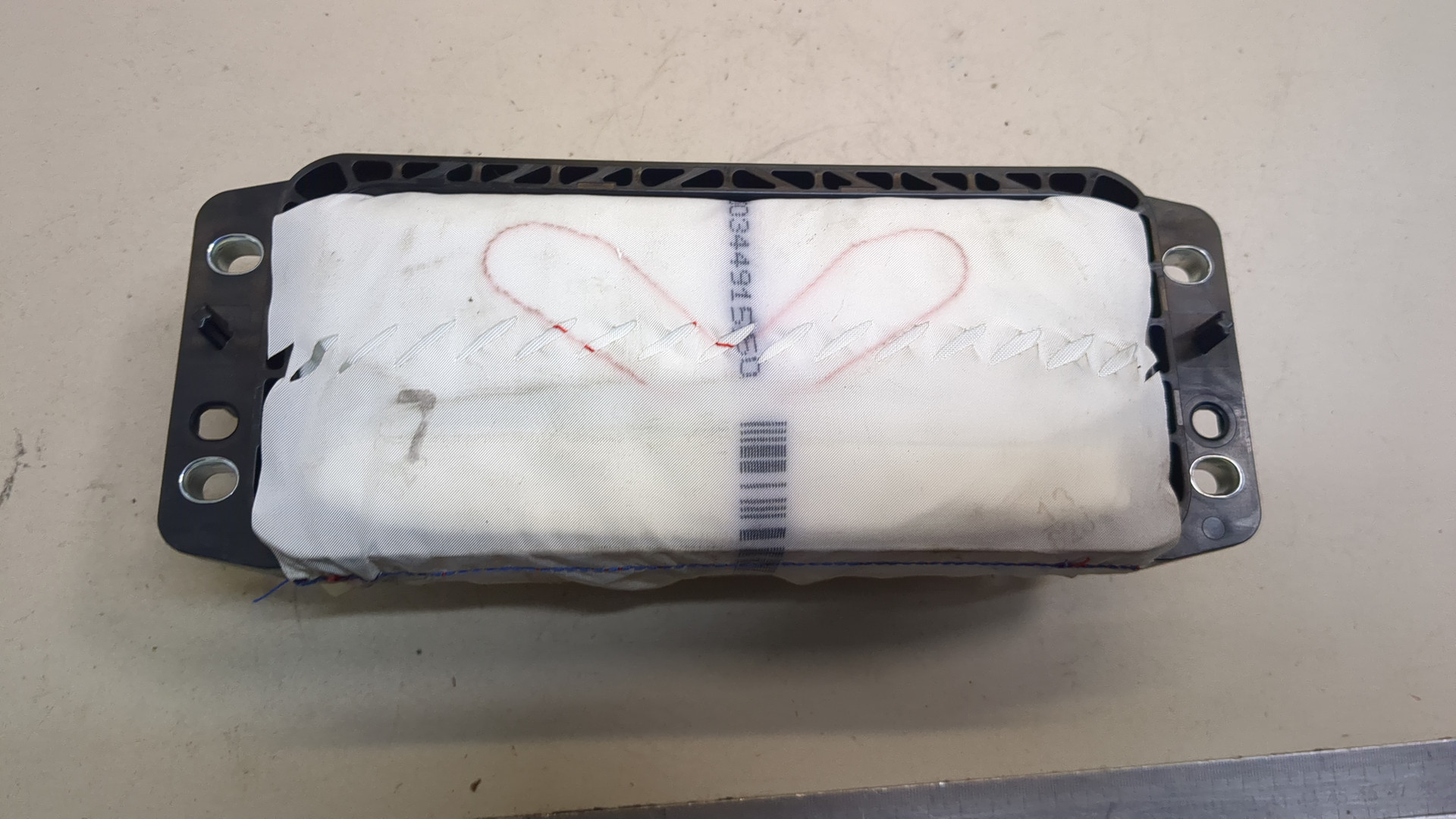 Подушка безопасности пассажирская (в торпедо)