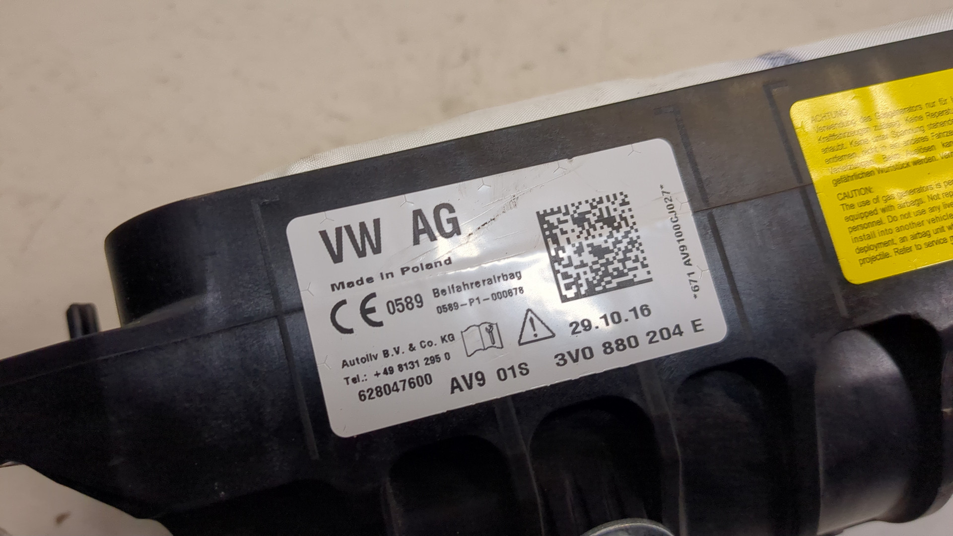 Подушка безопасности пассажирская (в торпедо)