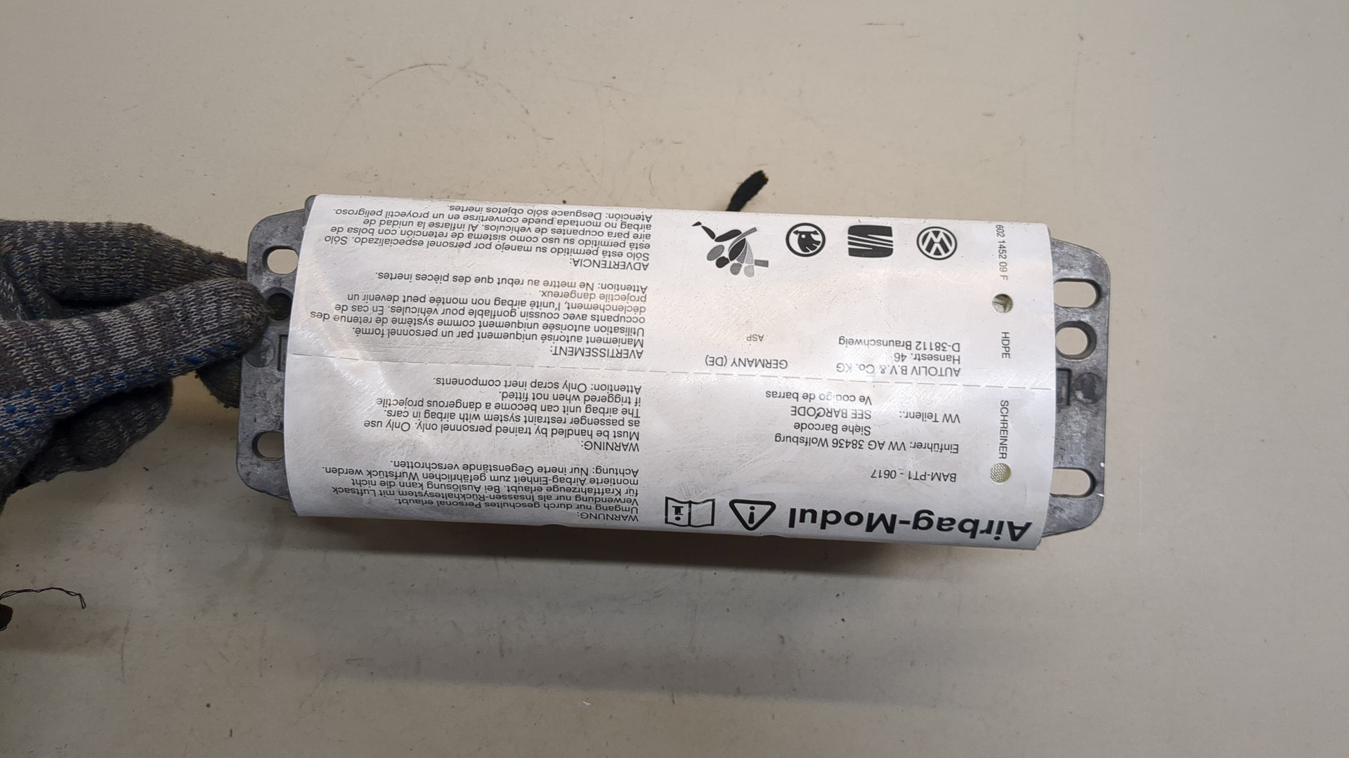 Подушка безопасности пассажирская (в торпедо)