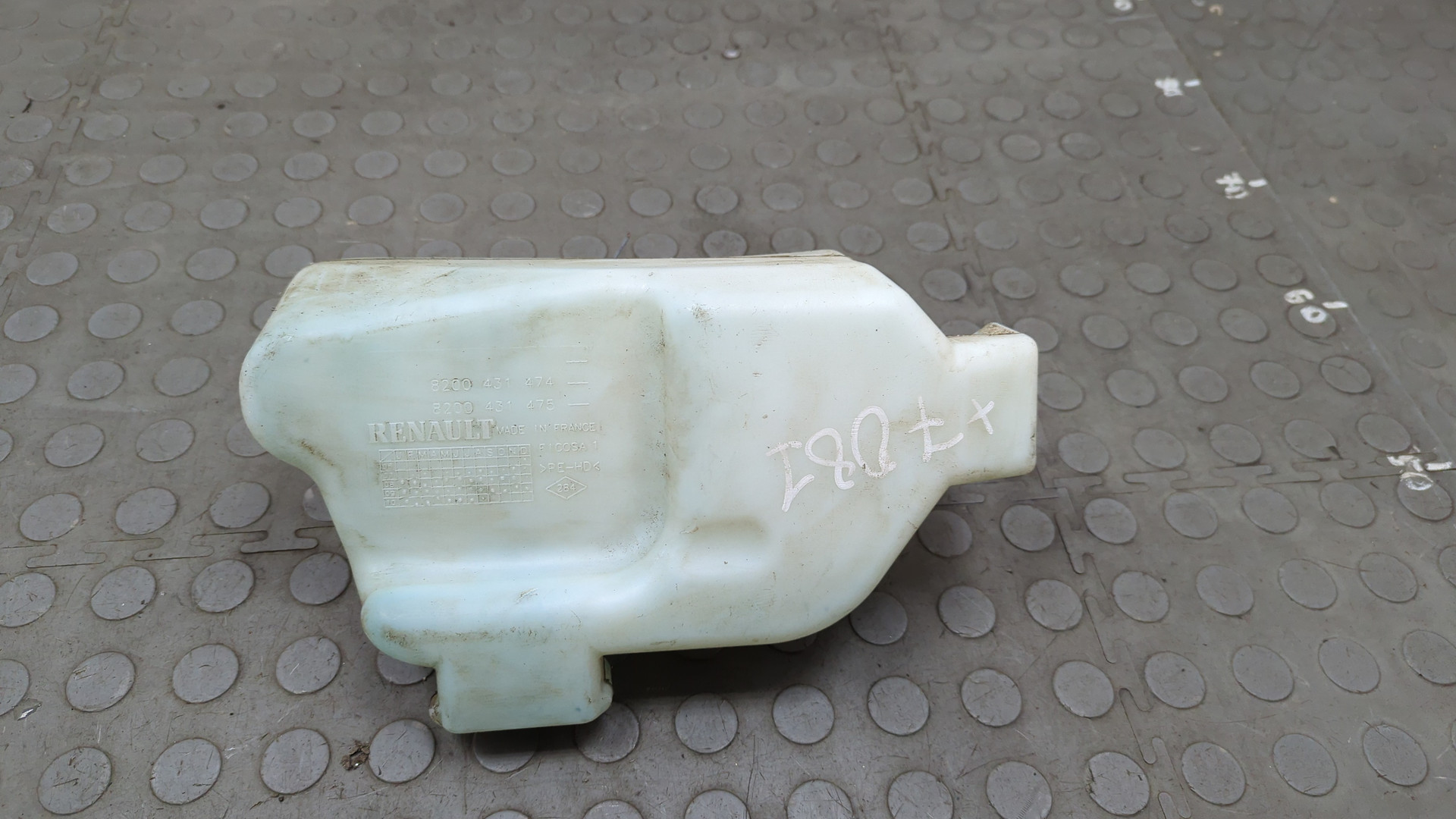 Бачок омывателя лобового стекла