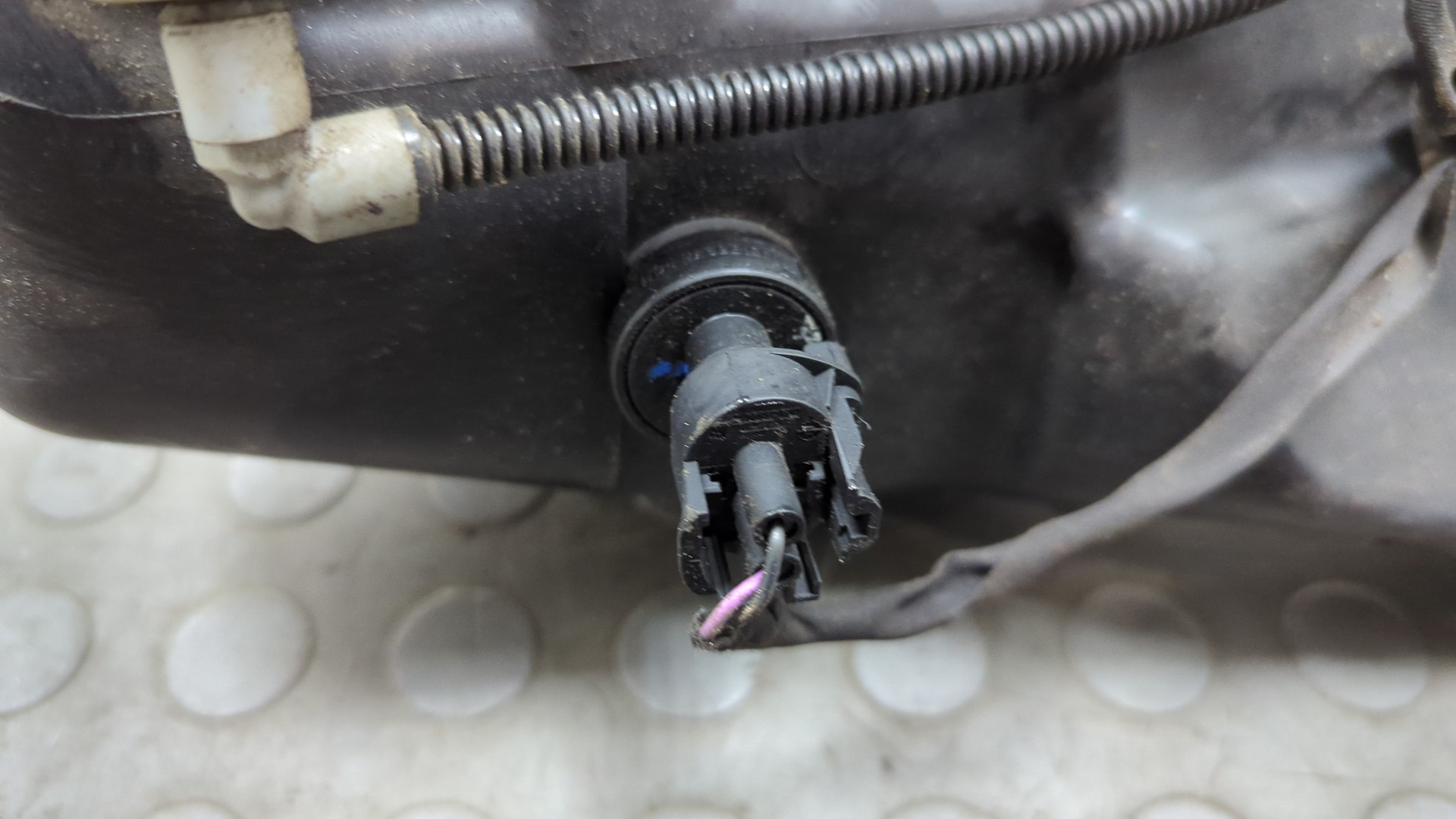 Бачок омывателя лобового стекла