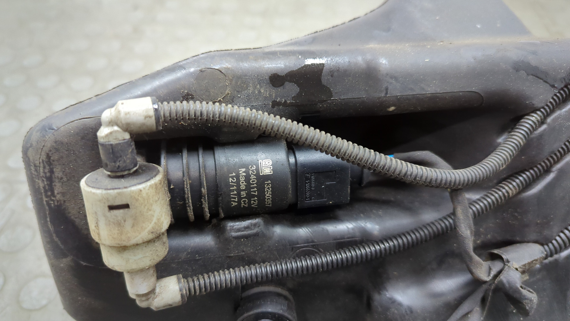 Бачок омывателя лобового стекла