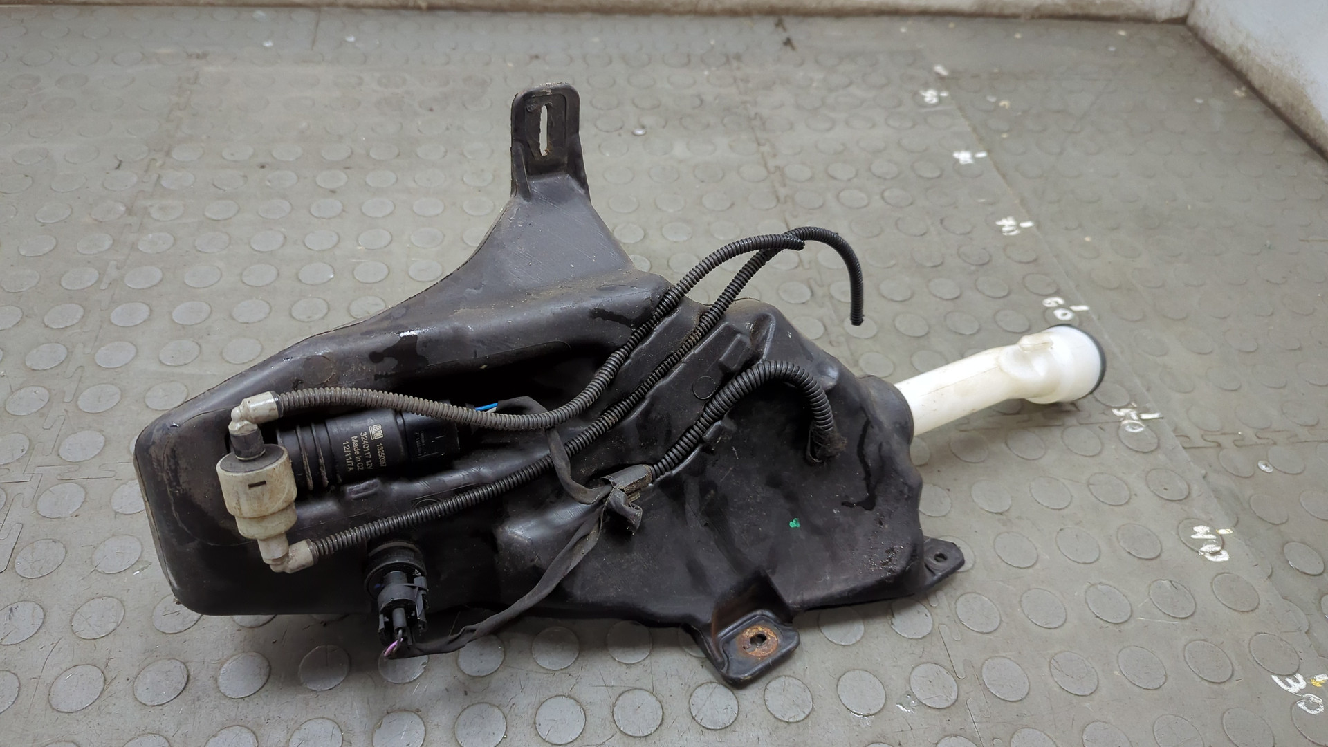 Бачок омывателя лобового стекла