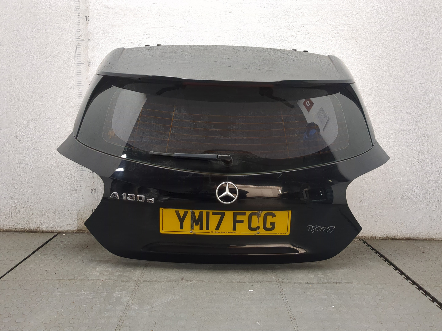 Дверь багажника