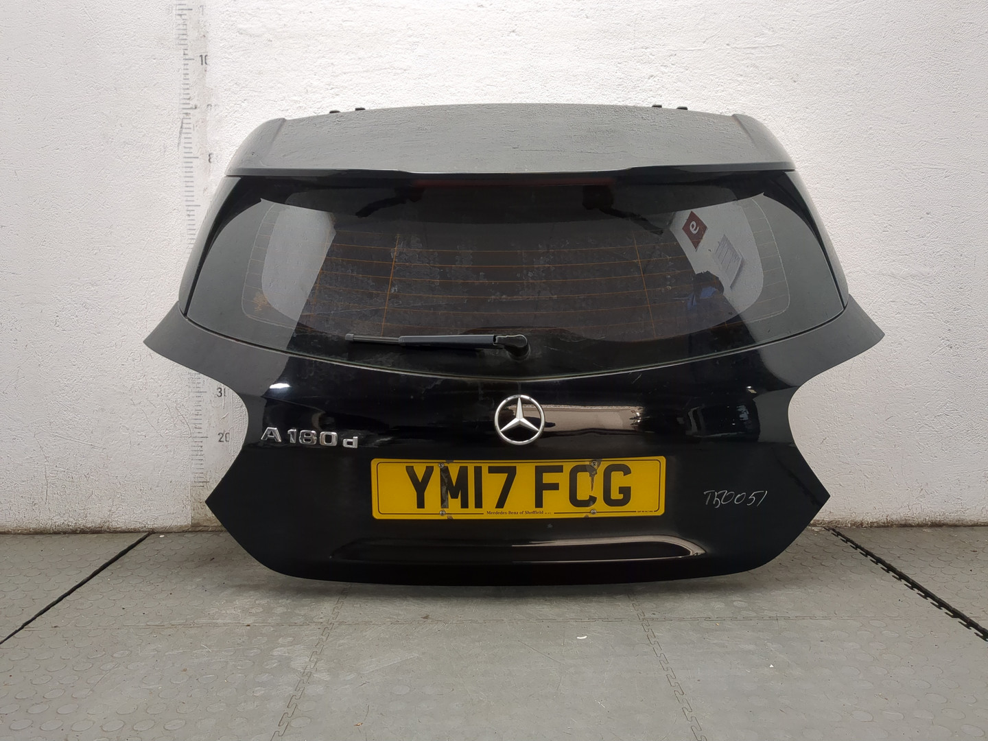 Дверь багажника