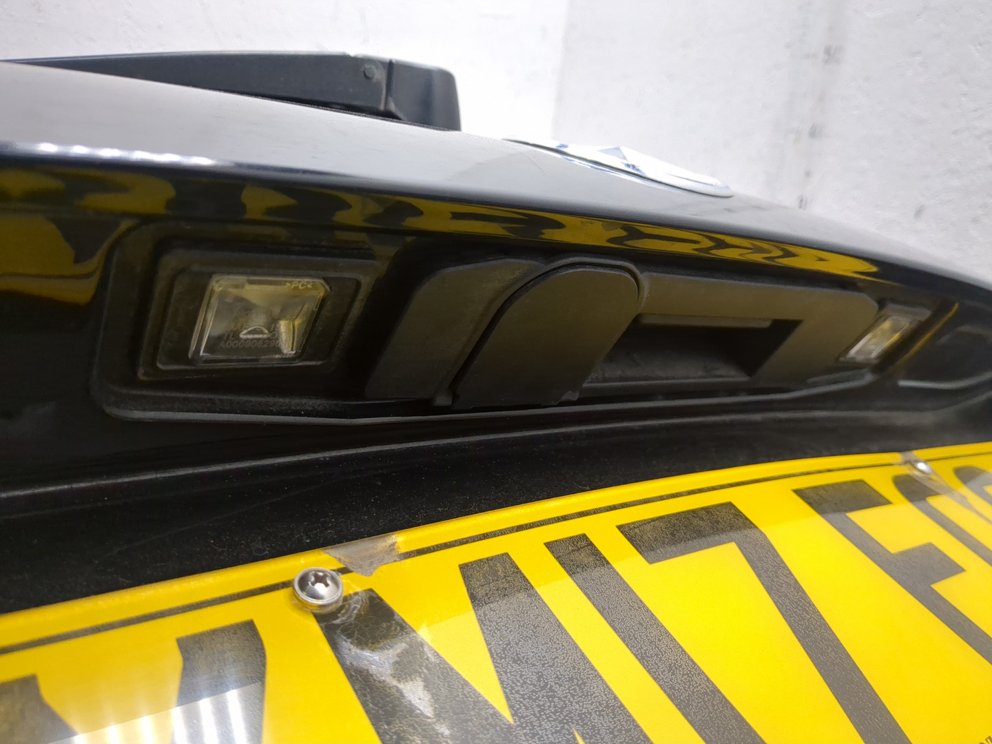 Дверь багажника