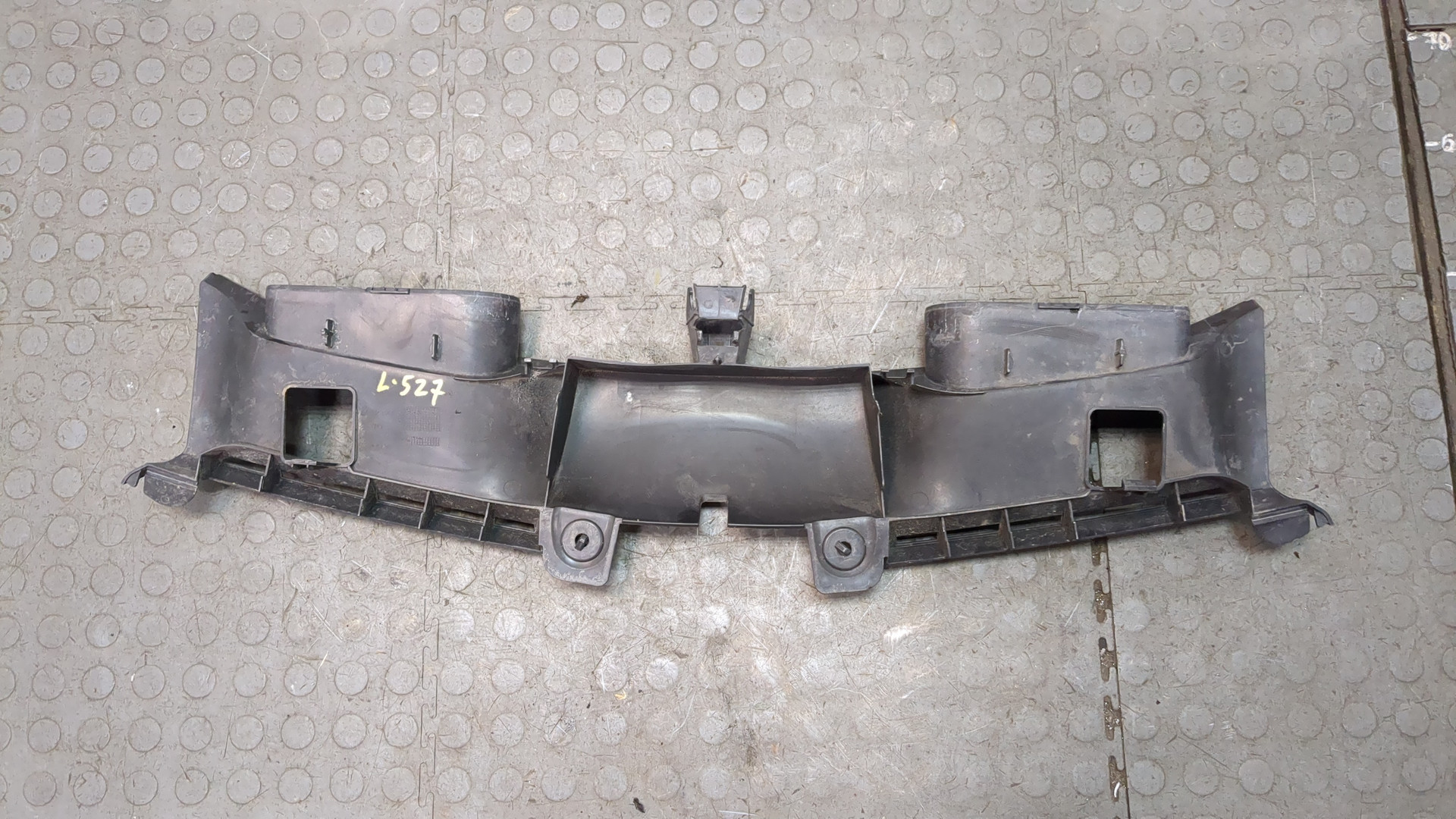 Кожух замка капота