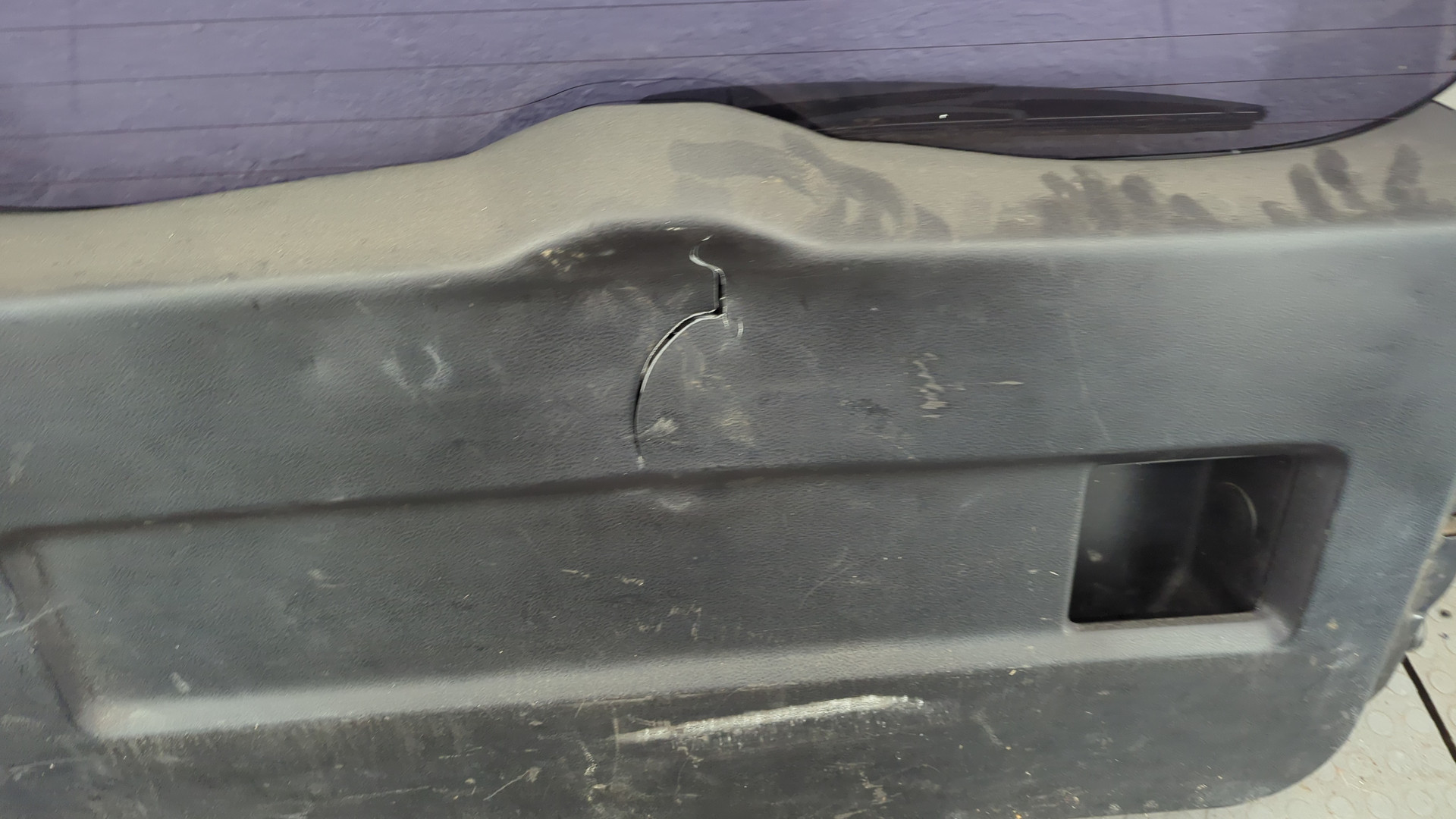 Дверь багажника