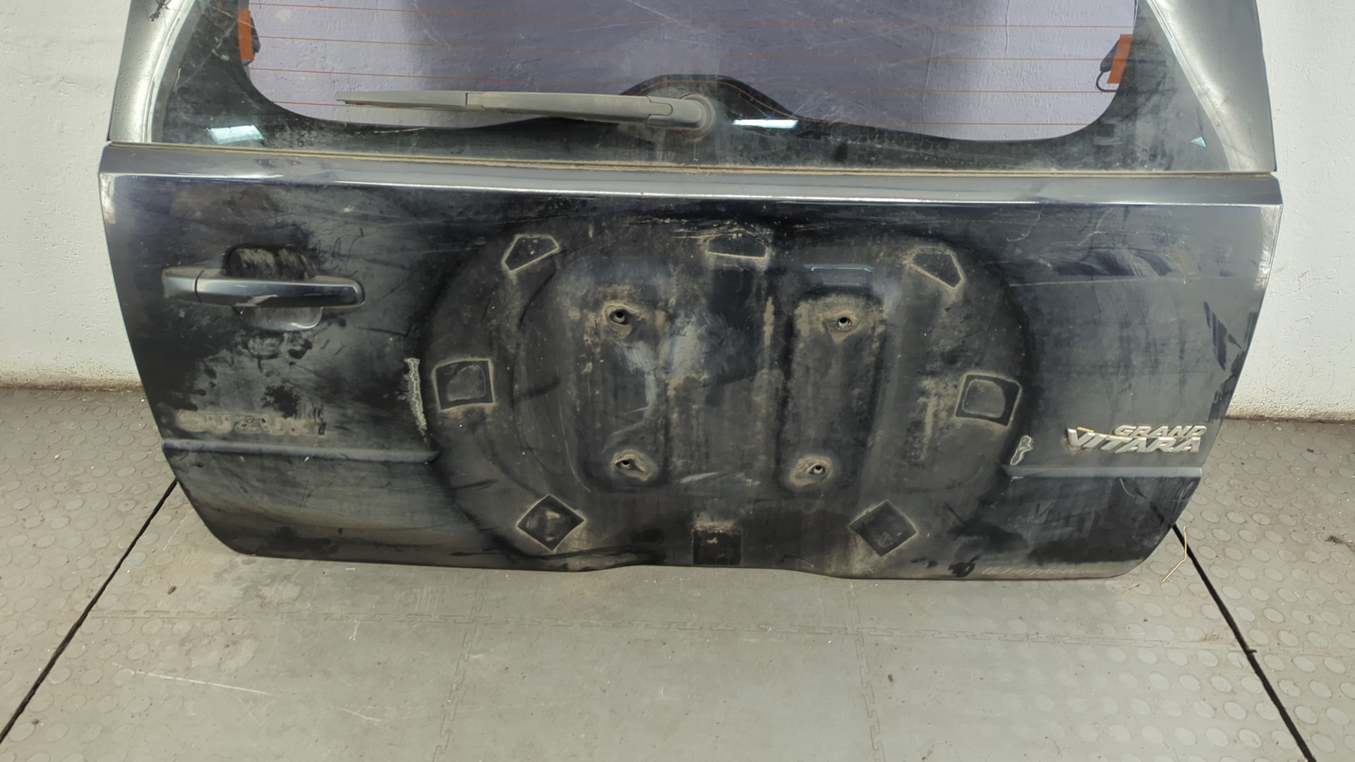 Дверь багажника