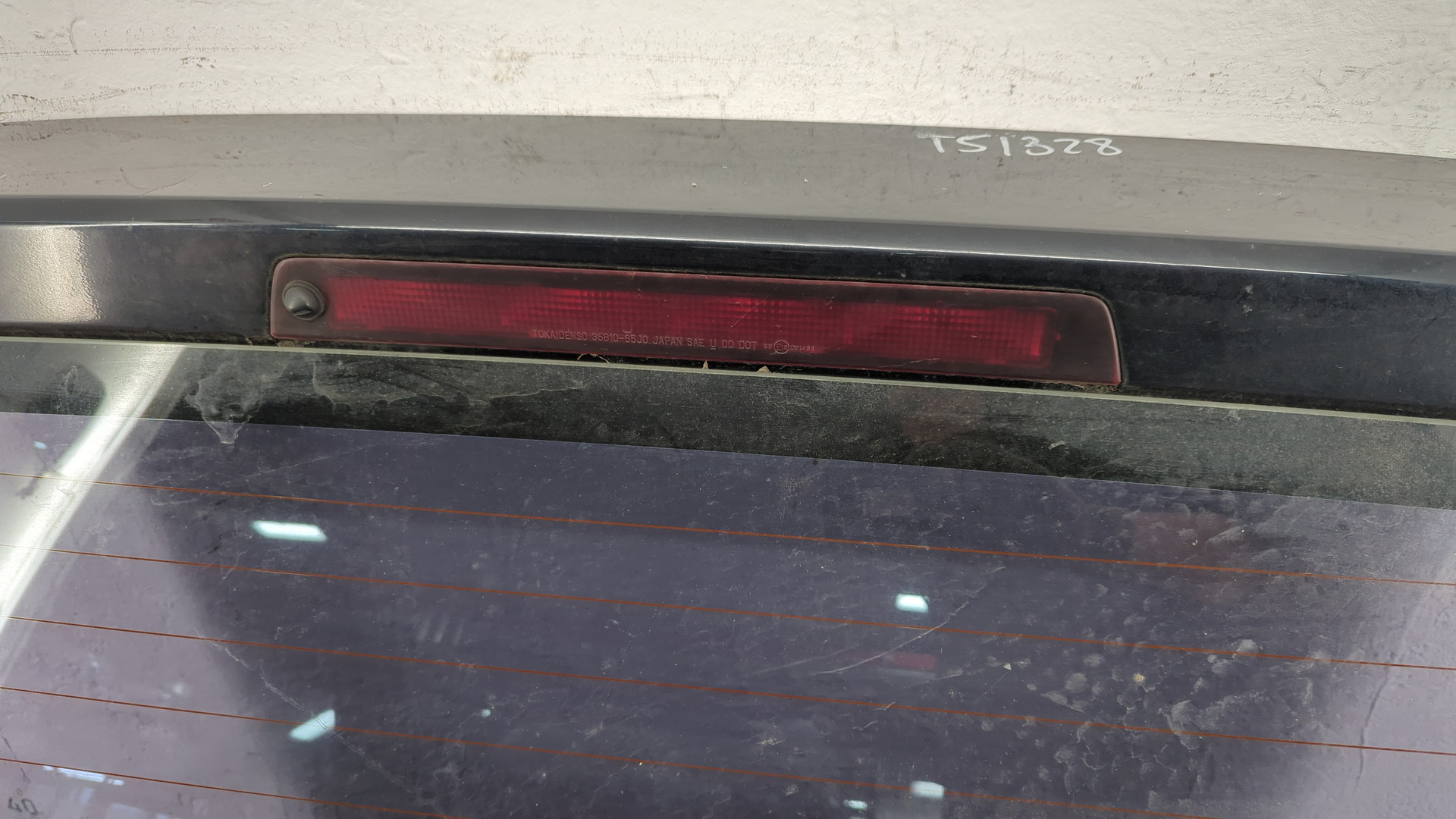 Дверь багажника