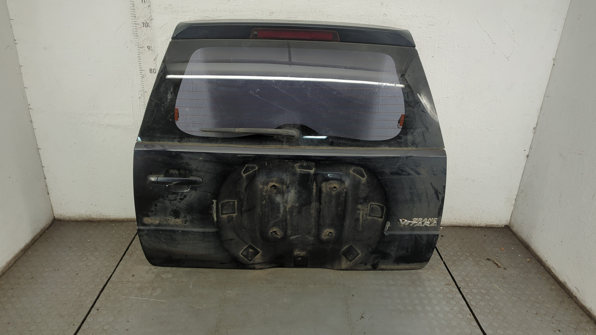 Дверь багажника