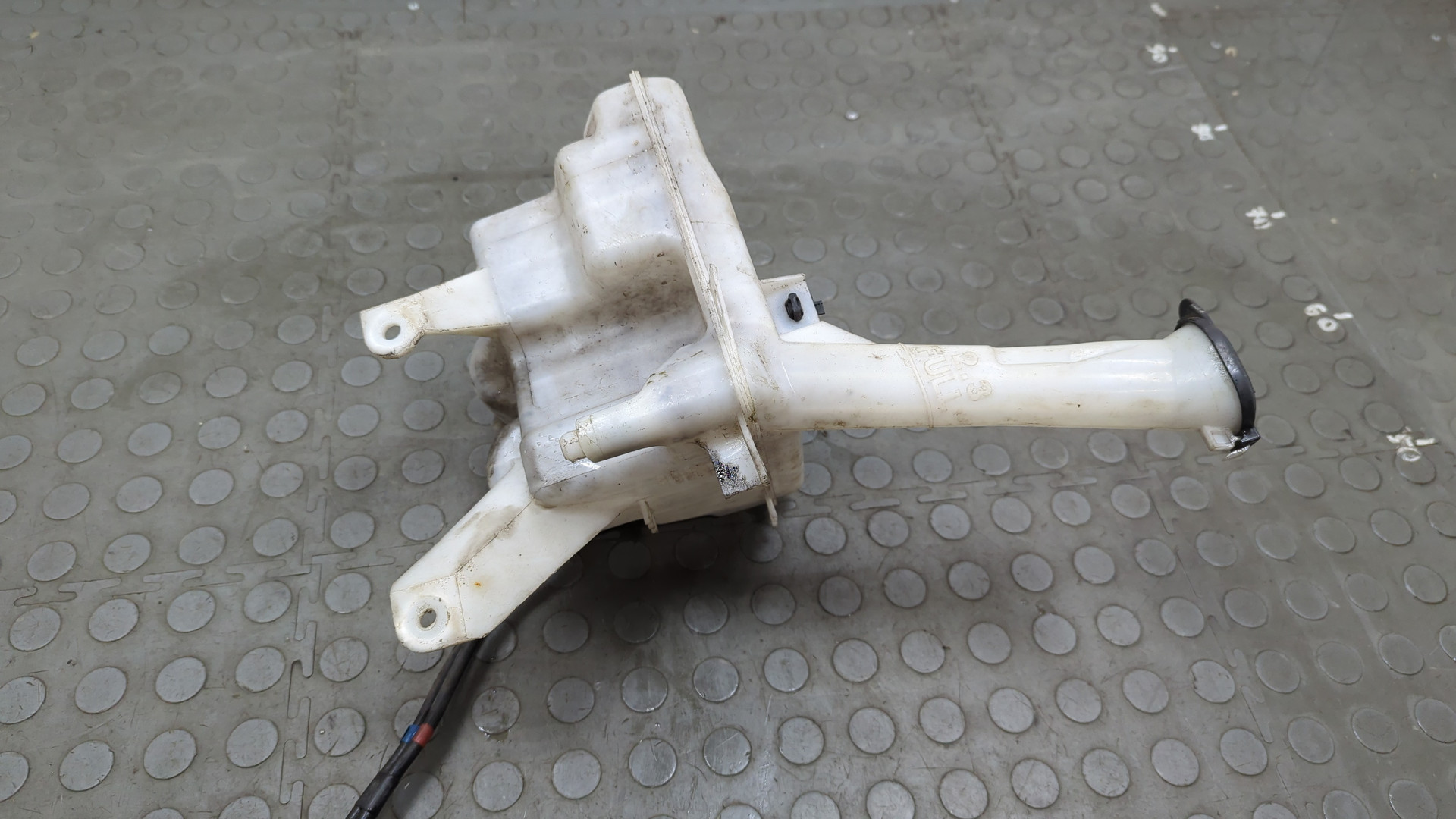 Бачок омывателя лобового стекла