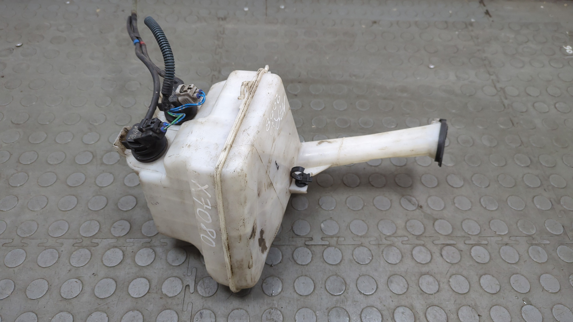 Бачок омывателя лобового стекла