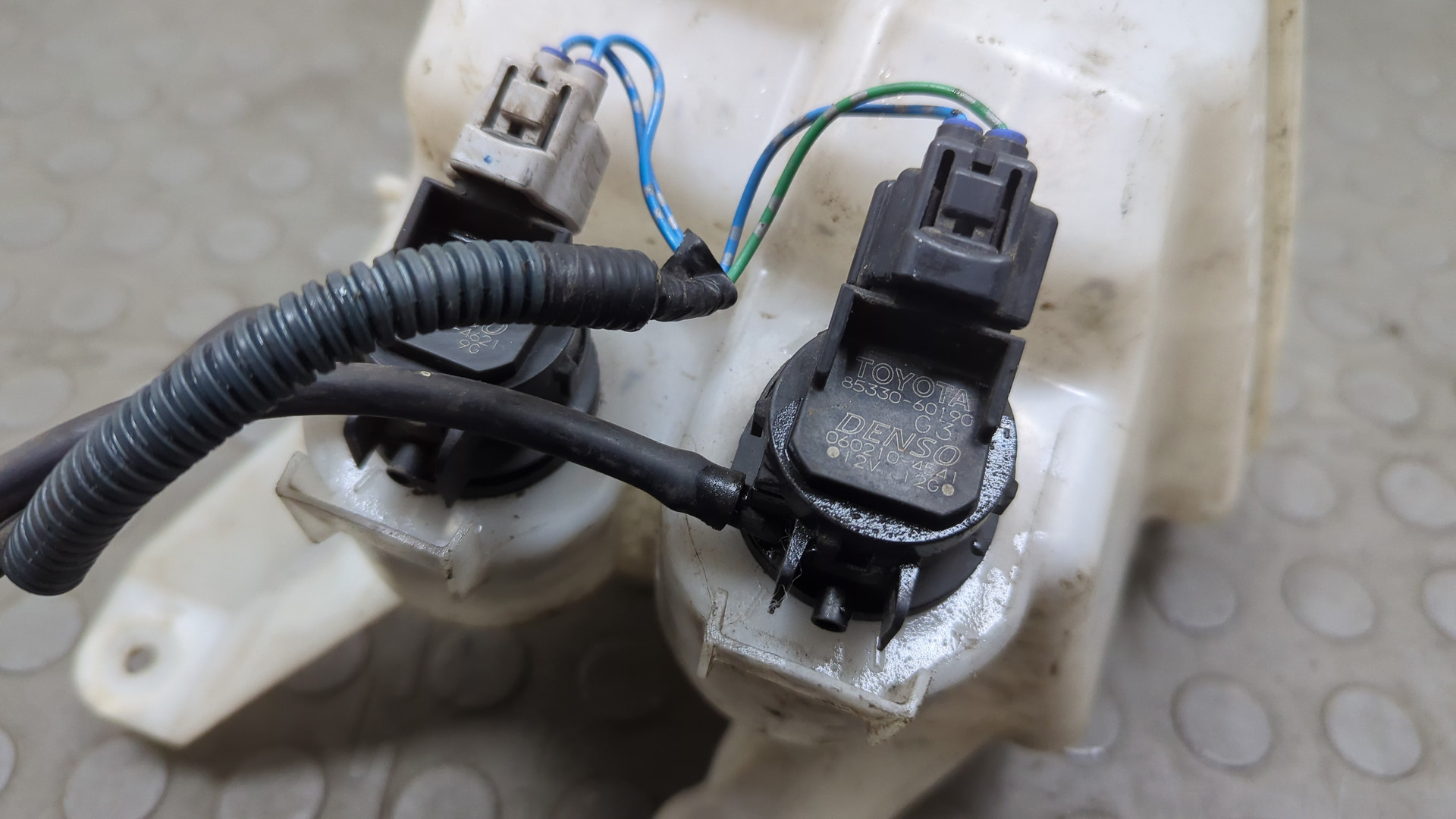 Бачок омывателя лобового стекла