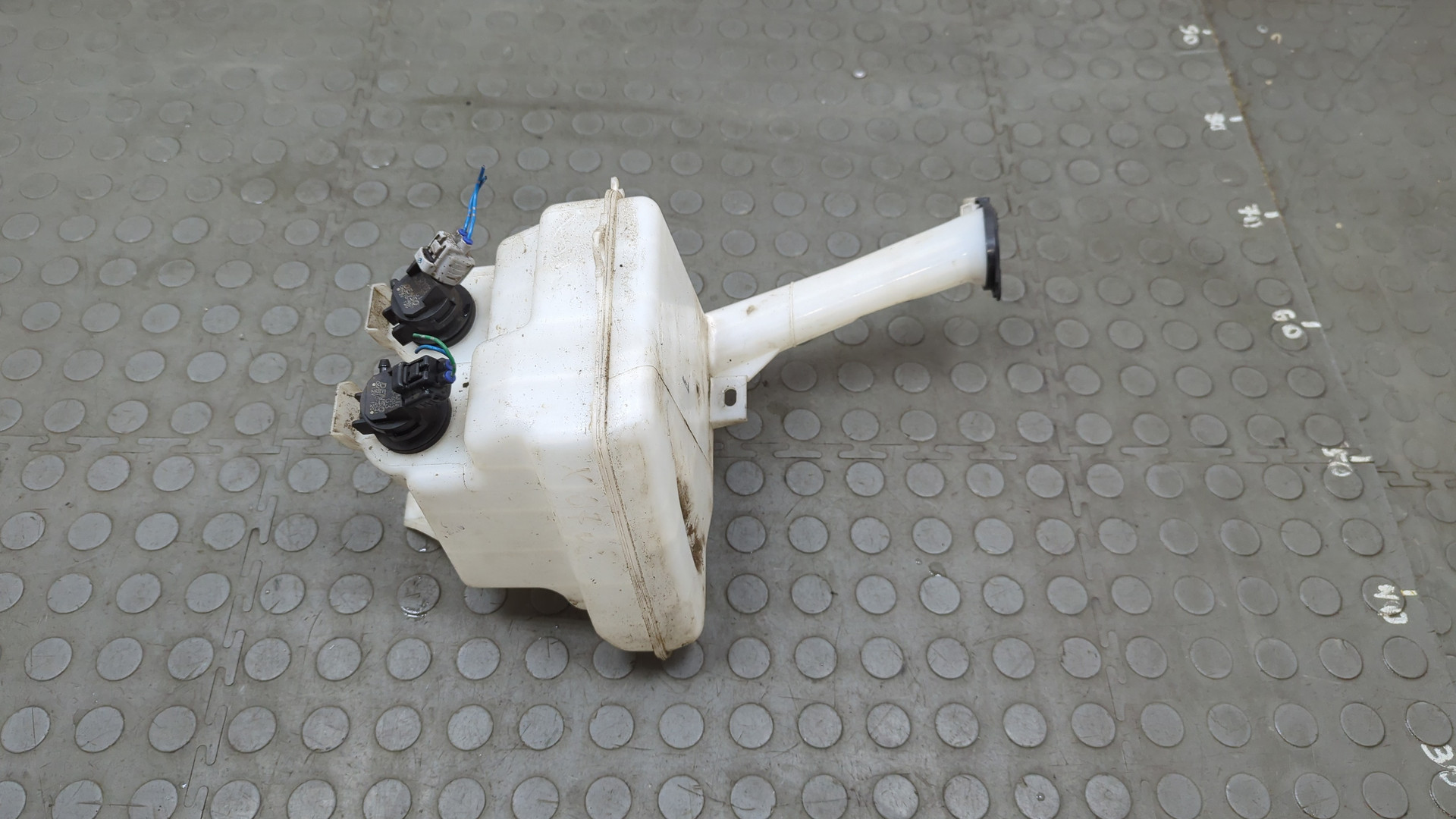 Бачок омывателя лобового стекла