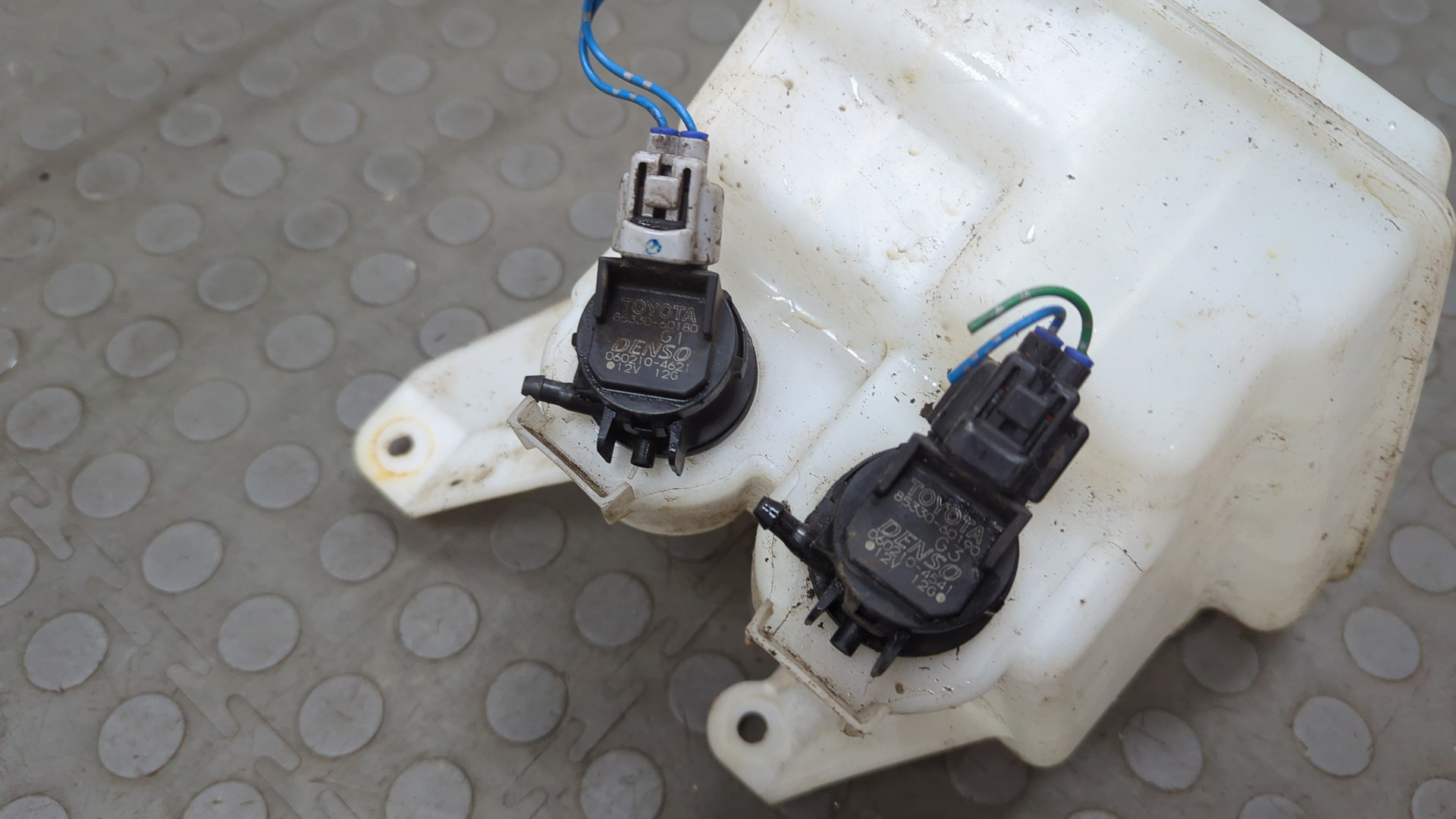 Бачок омывателя лобового стекла