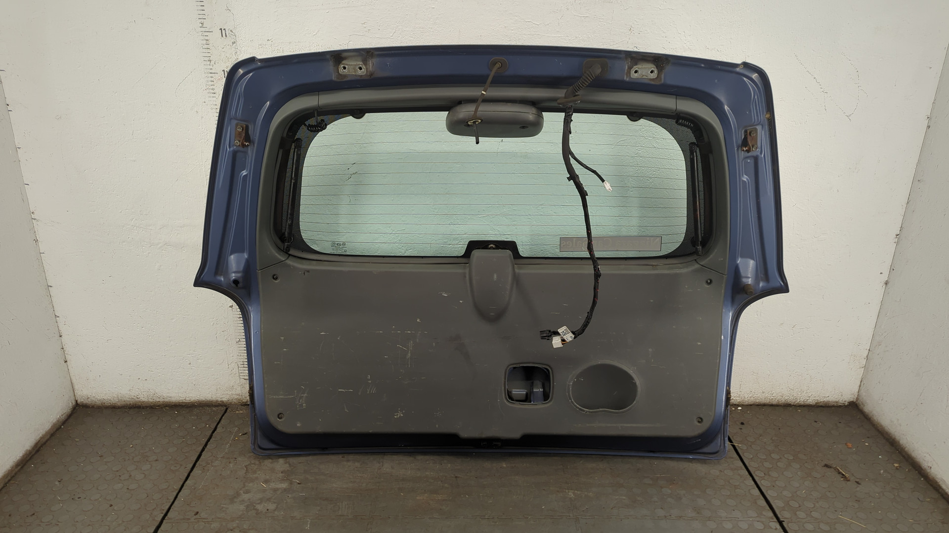 Дверь багажника