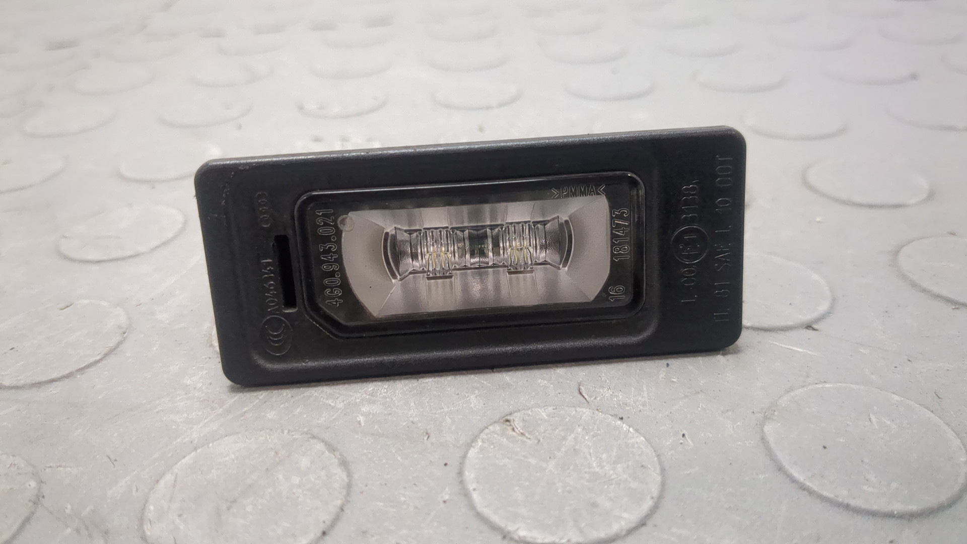 Фонарь подсветки номера