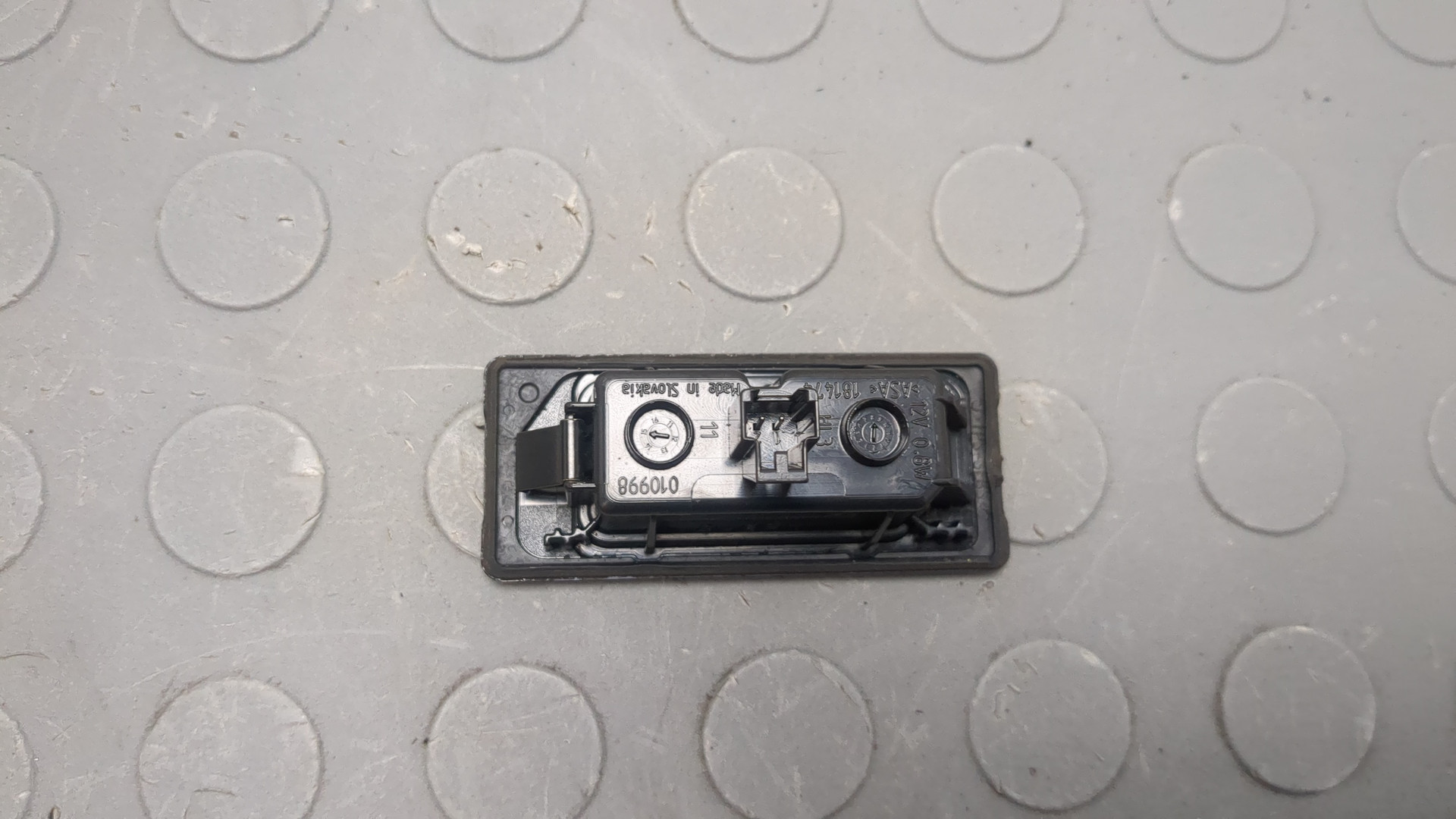 Фонарь подсветки номера