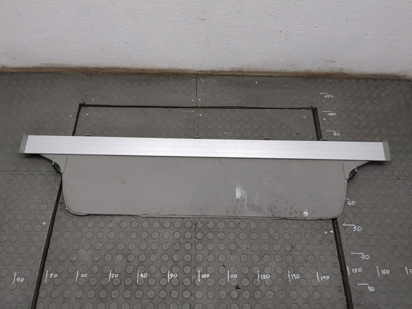 Шторка багажника