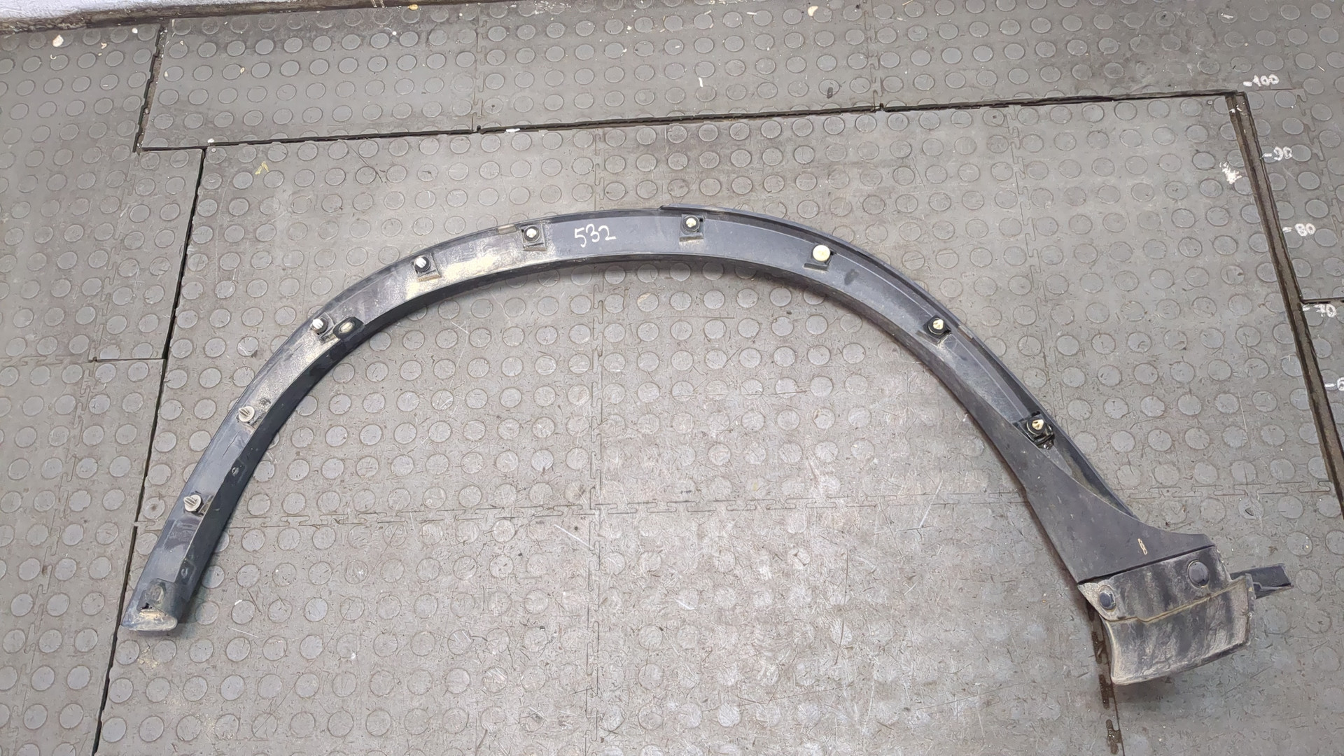 Накладка заднего крыла левого