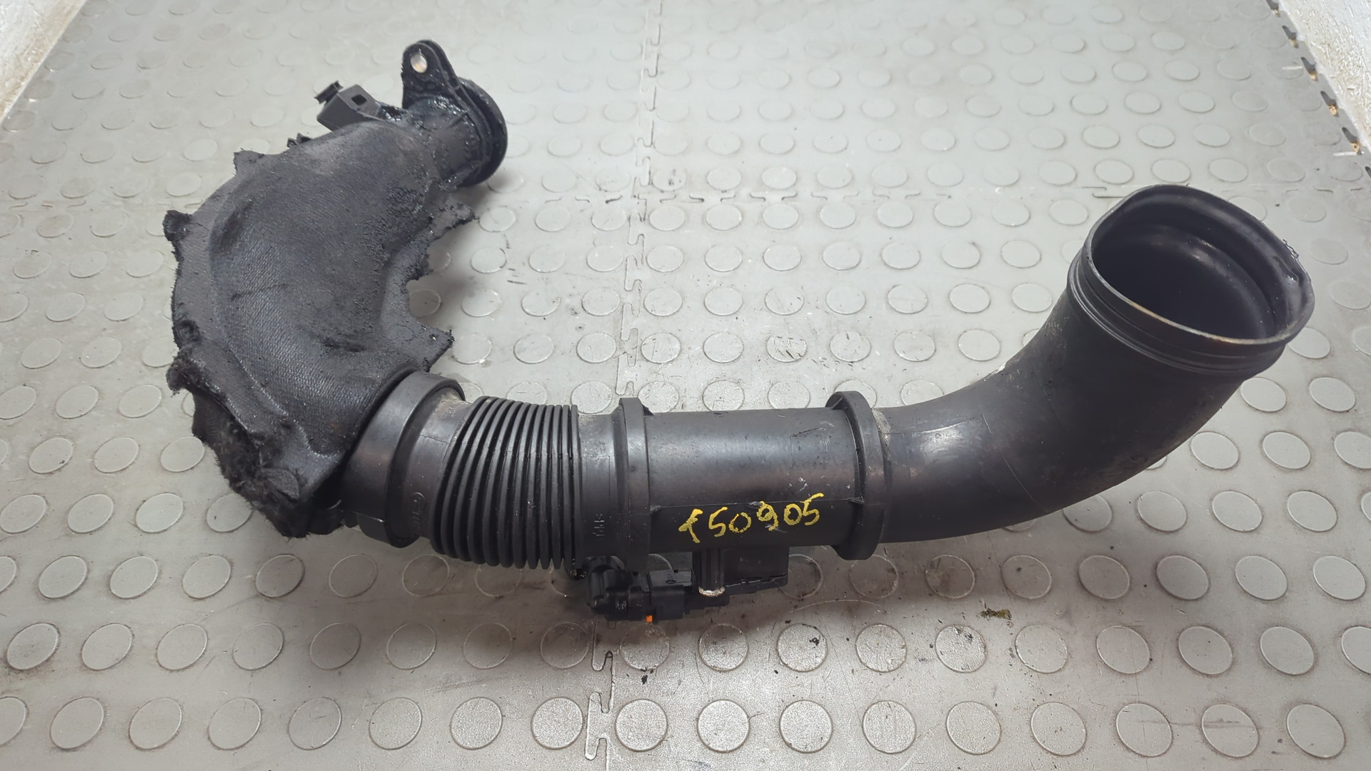 Патрубок воздушного фильтра