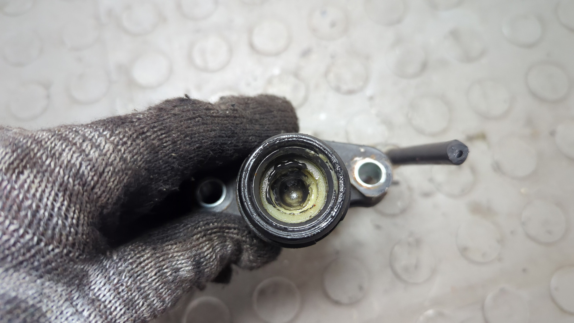 Цилиндр сцепления рабочий