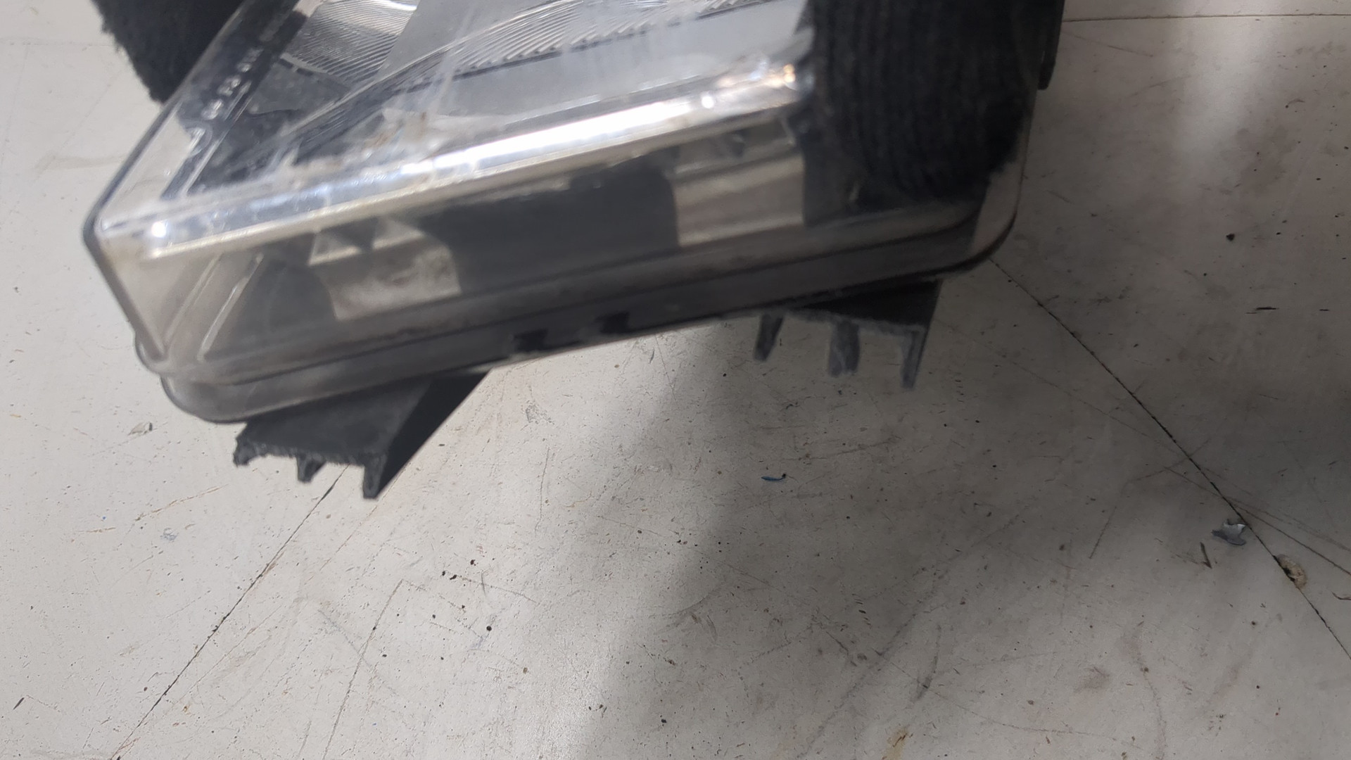 Фара противотуманная левая