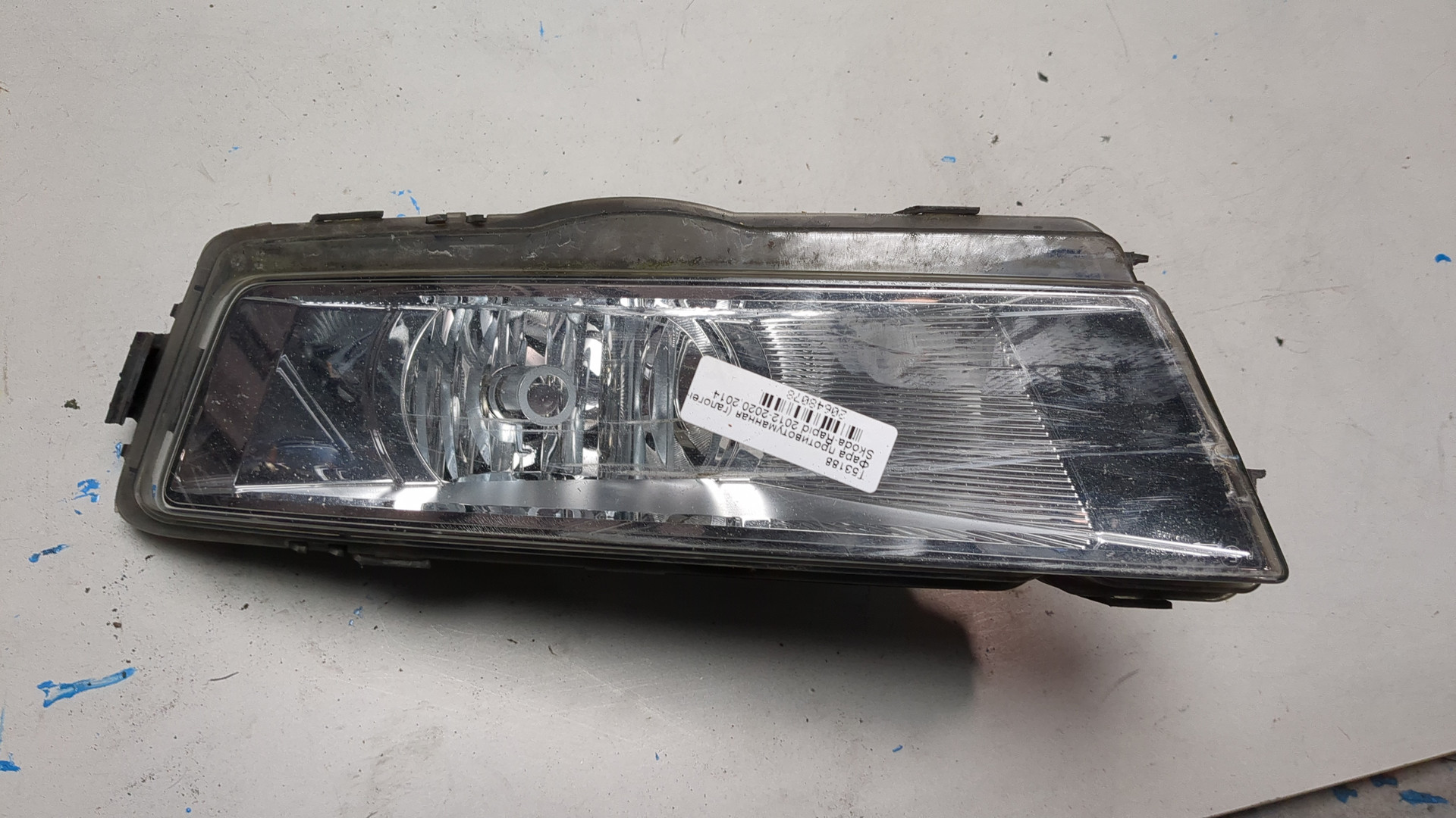 Фара противотуманная левая