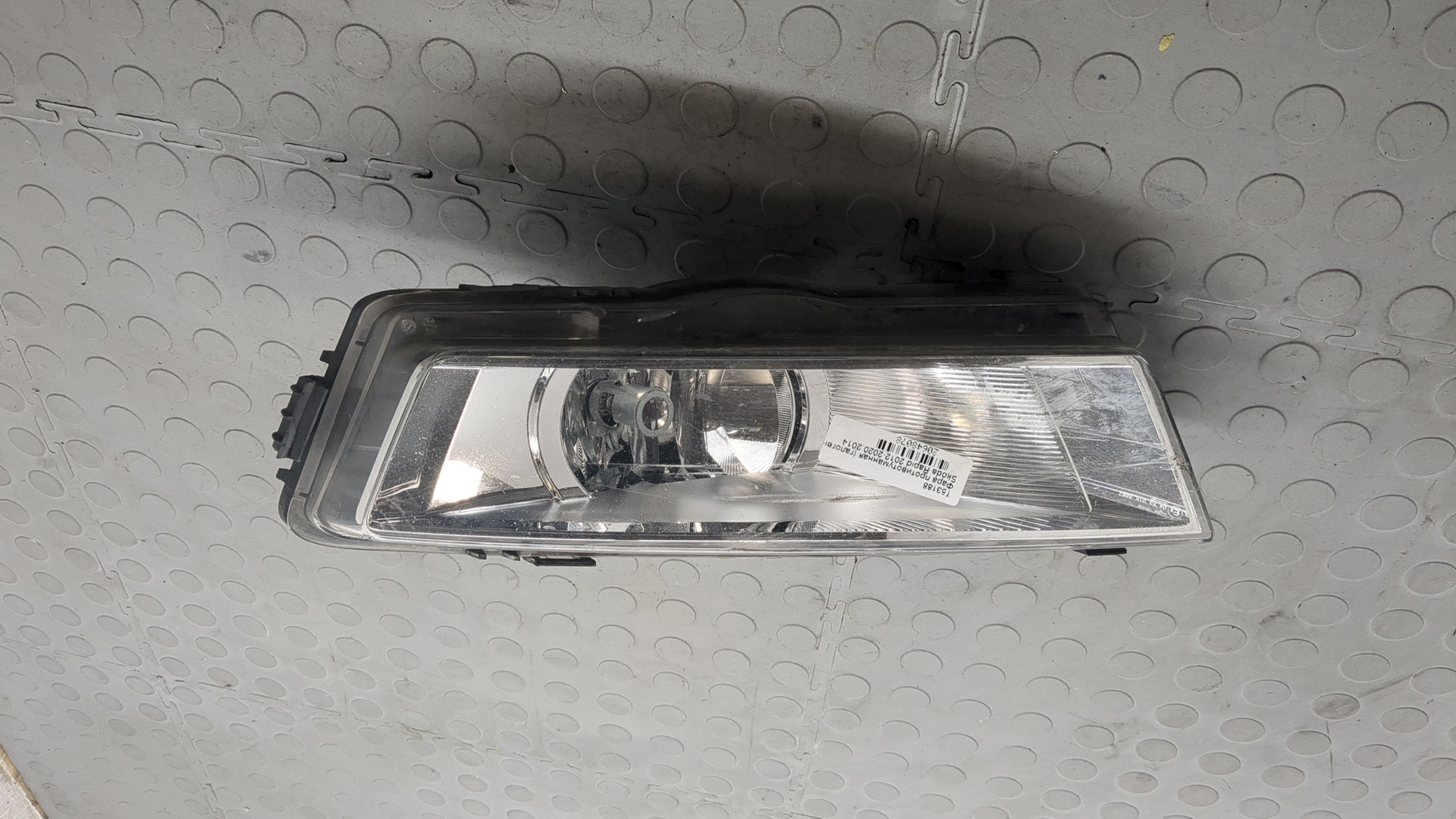 Фара противотуманная левая