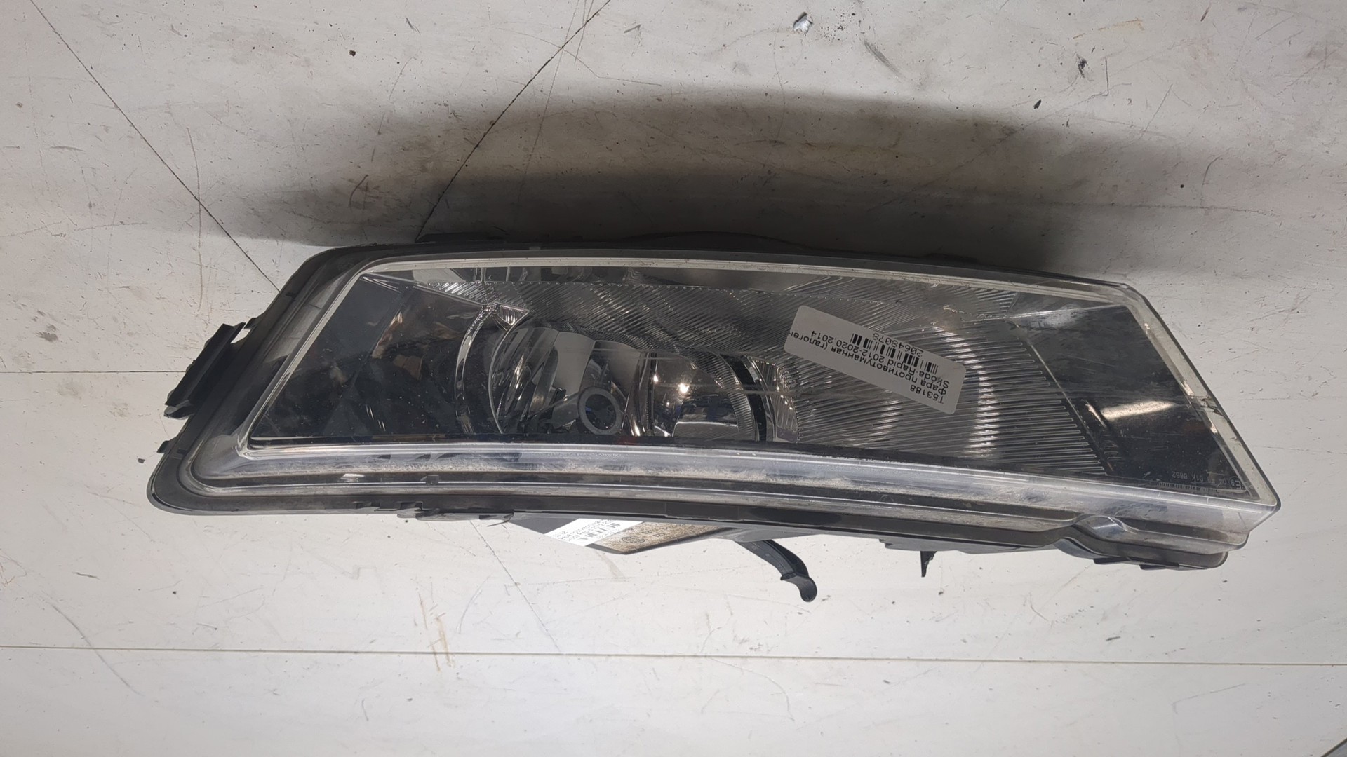 Фара противотуманная левая