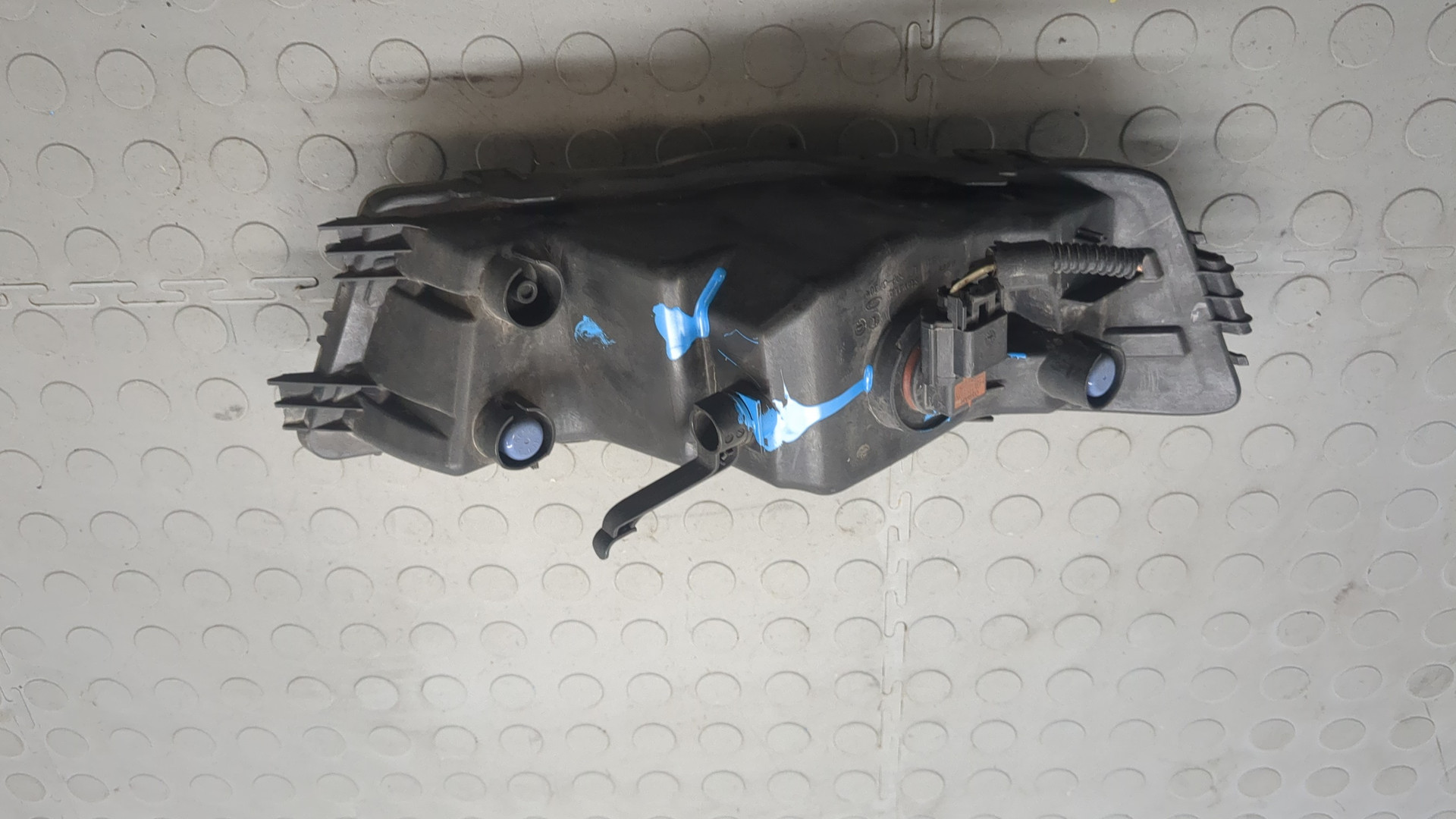 Фара противотуманная левая