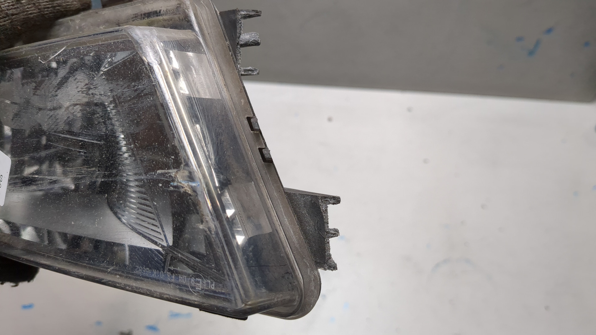 Фара противотуманная левая