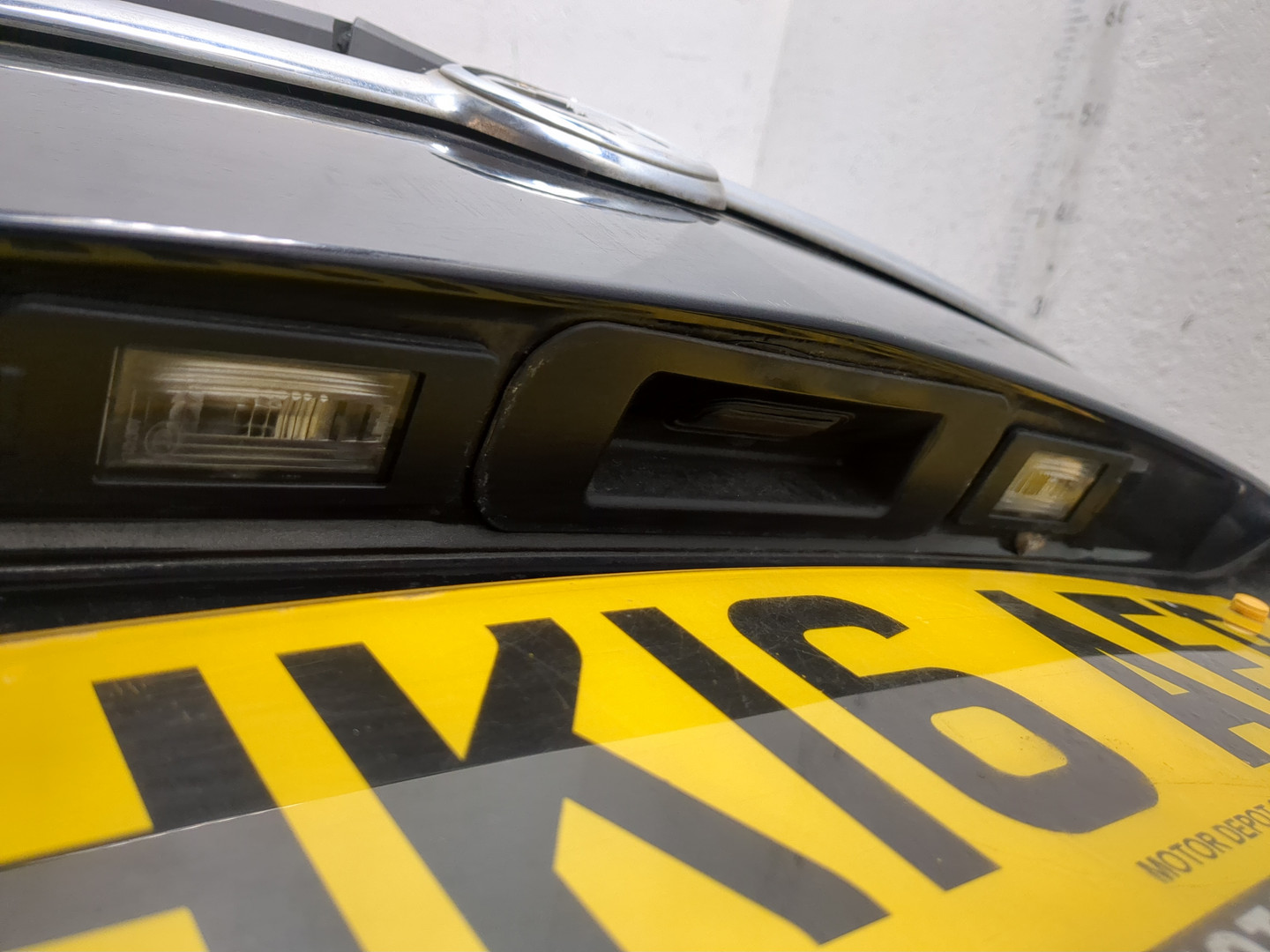 Дверь багажника