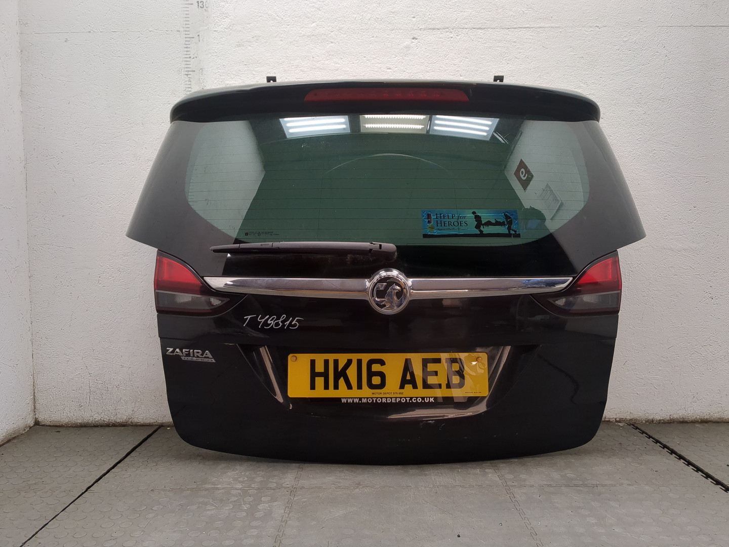 Дверь багажника