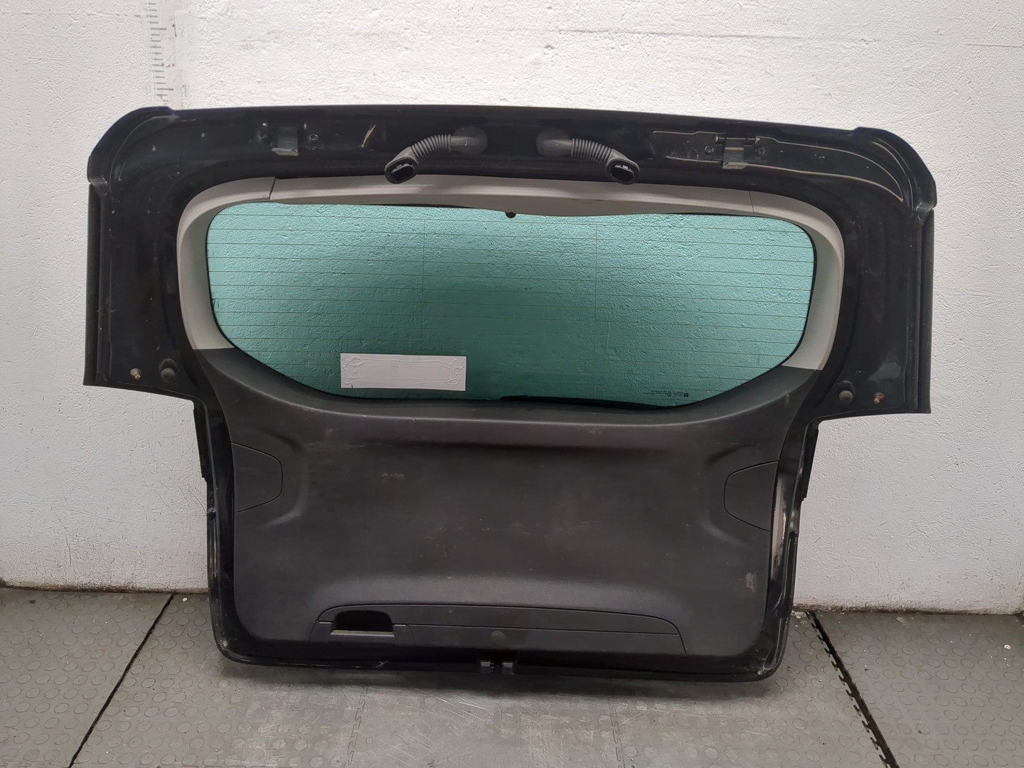 Дверь багажника