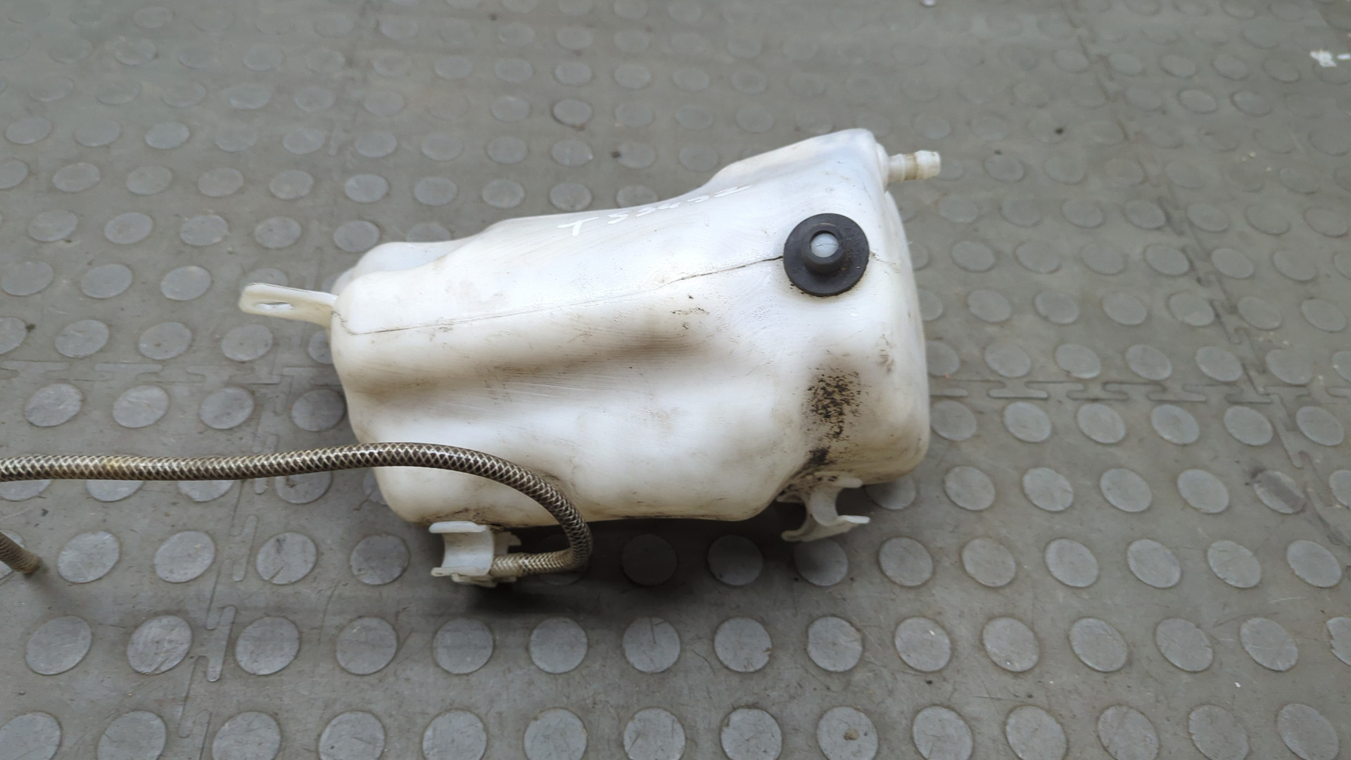 Бачок омывателя лобового стекла