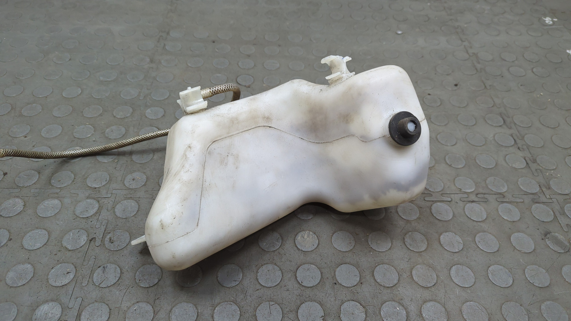 Бачок омывателя лобового стекла