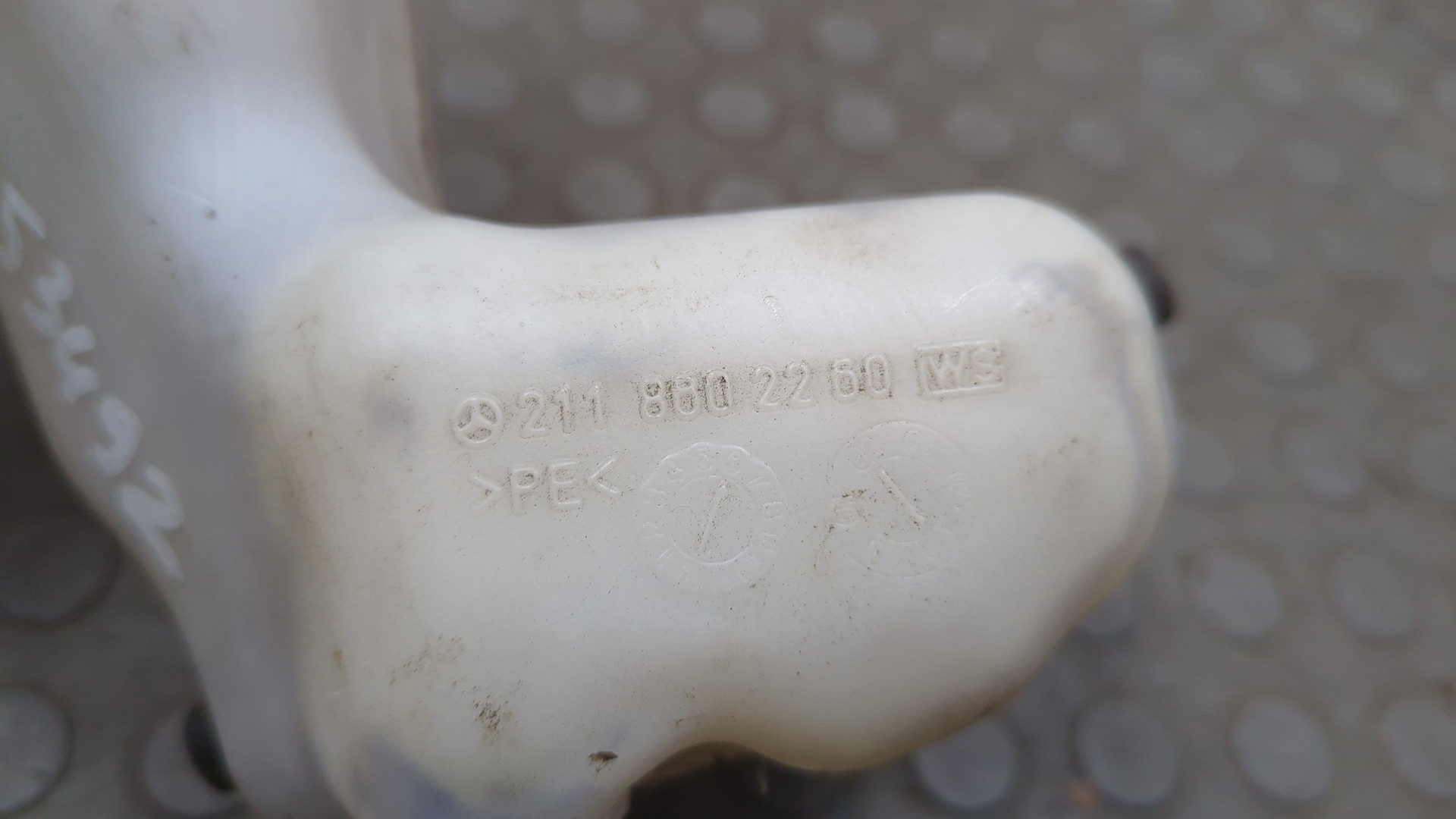 Бачок омывателя лобового стекла