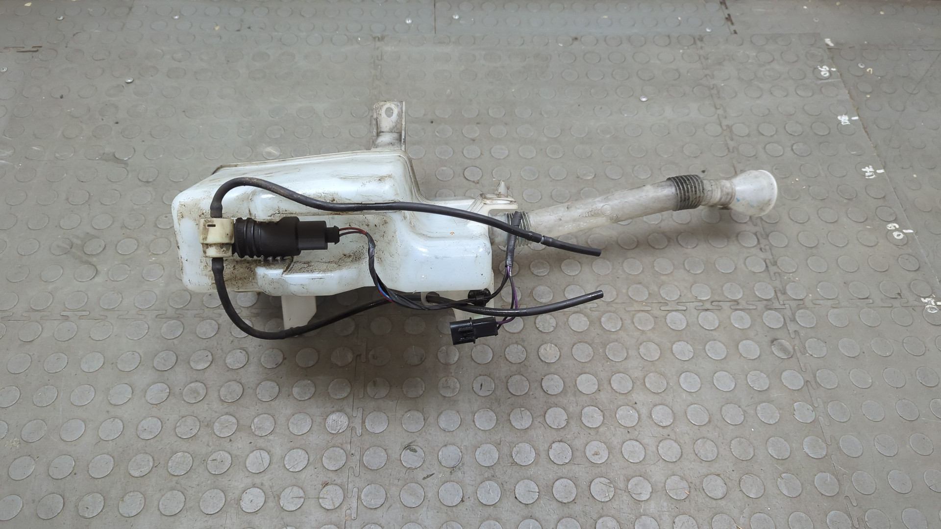 Бачок омывателя лобового стекла