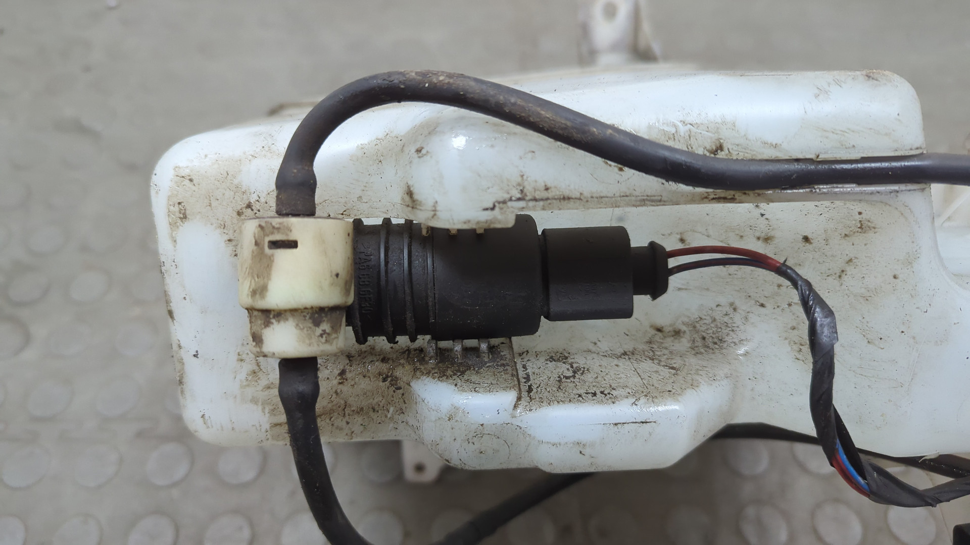 Бачок омывателя лобового стекла