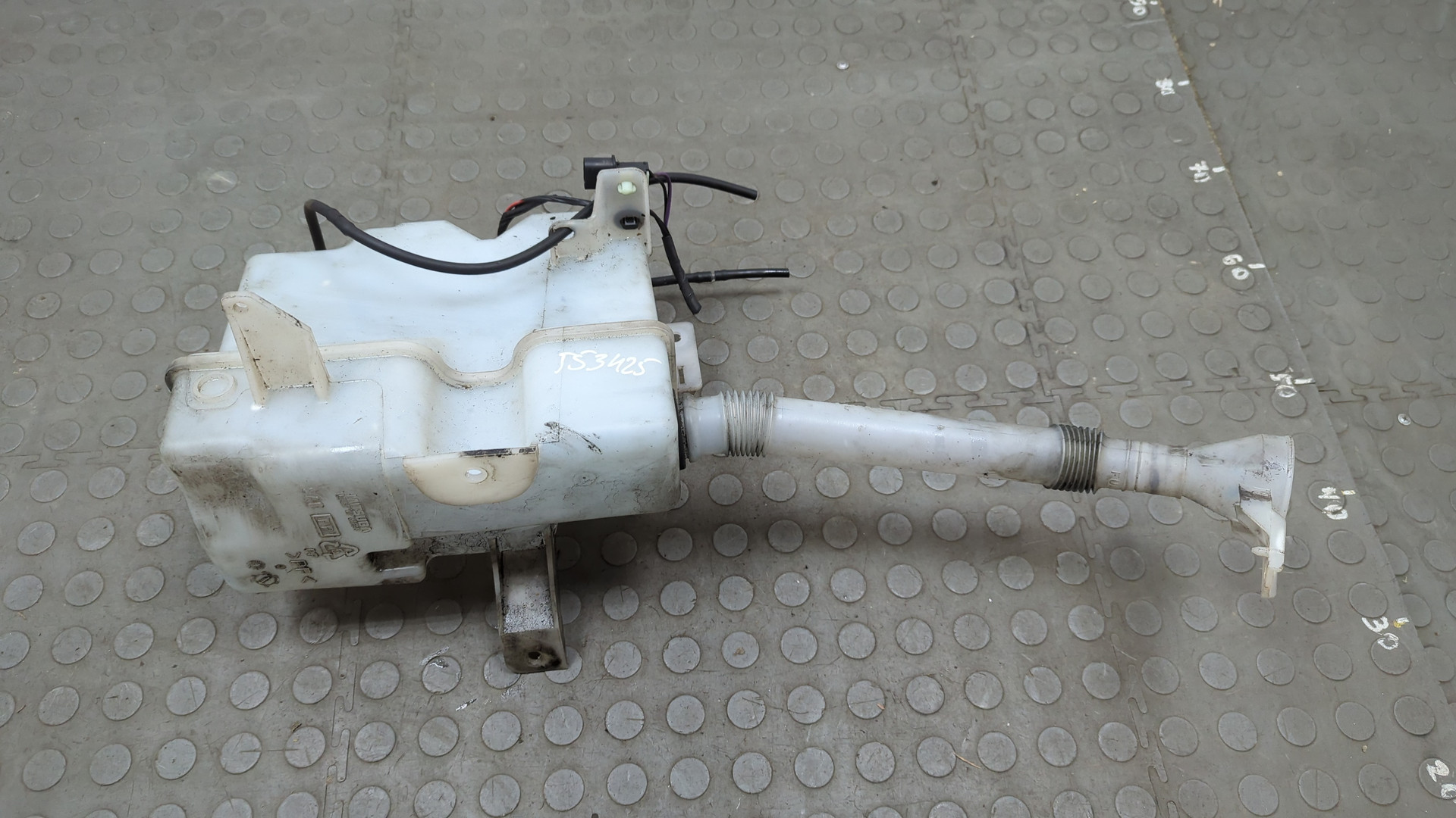 Бачок омывателя лобового стекла