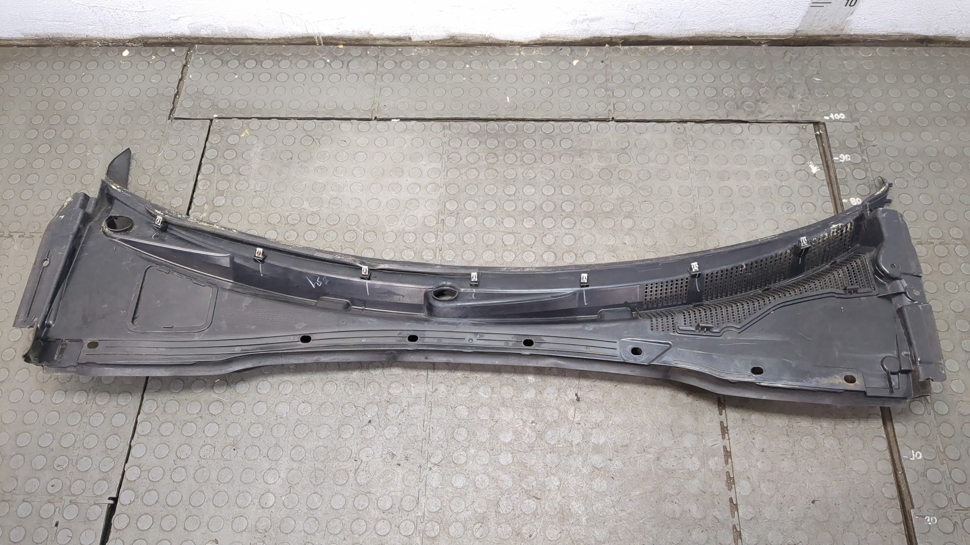 Решетка стеклоочистителей (Жабо)