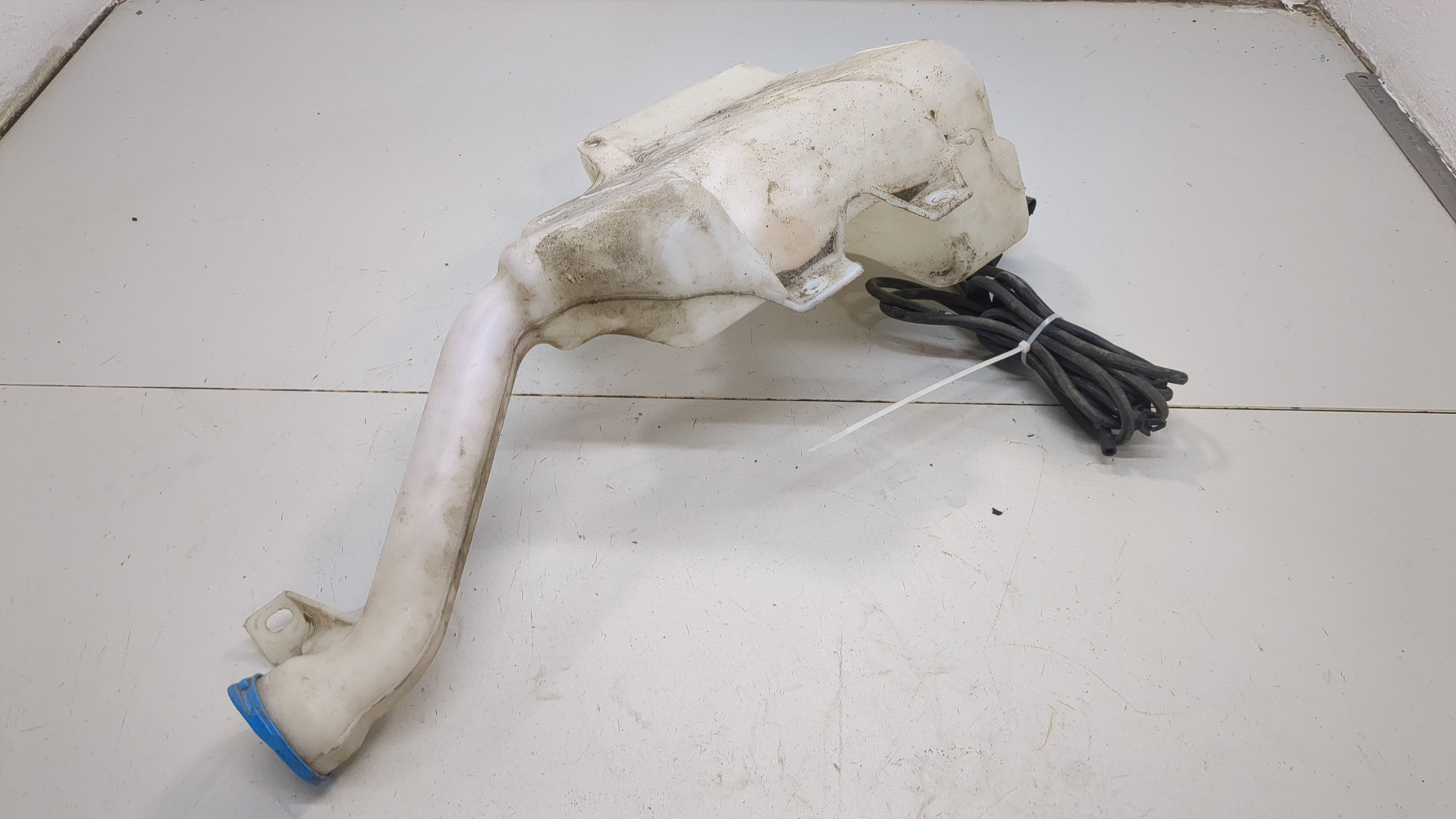 Бачок омывателя лобового стекла