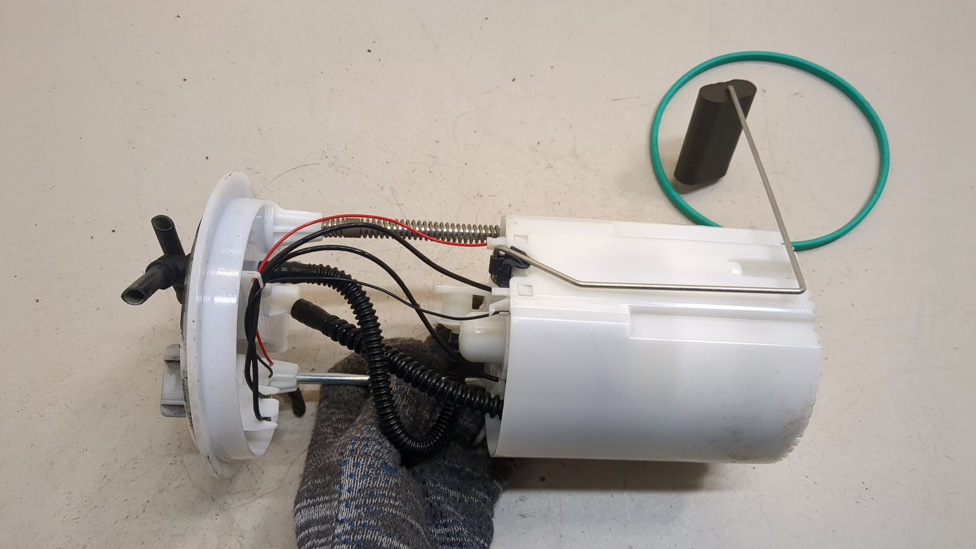 Насос топливный электрический