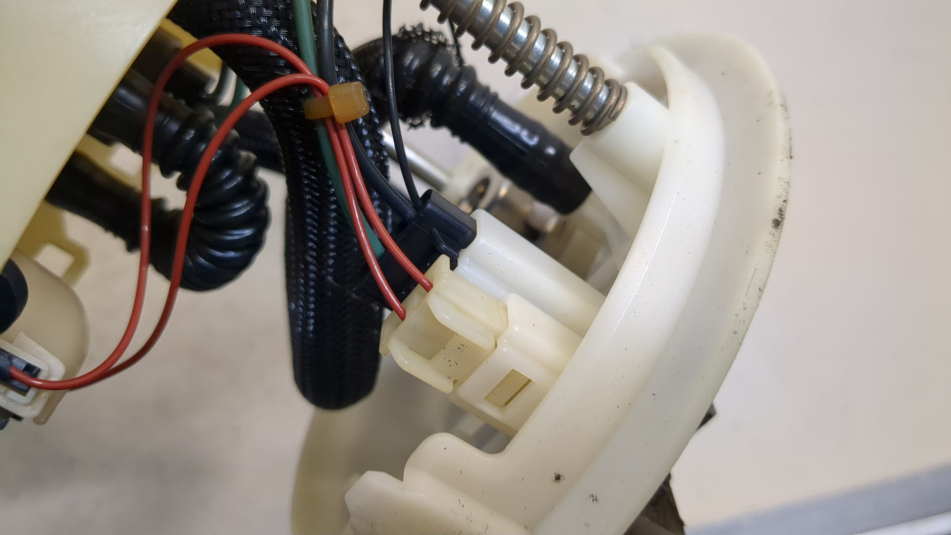 Насос топливный электрический