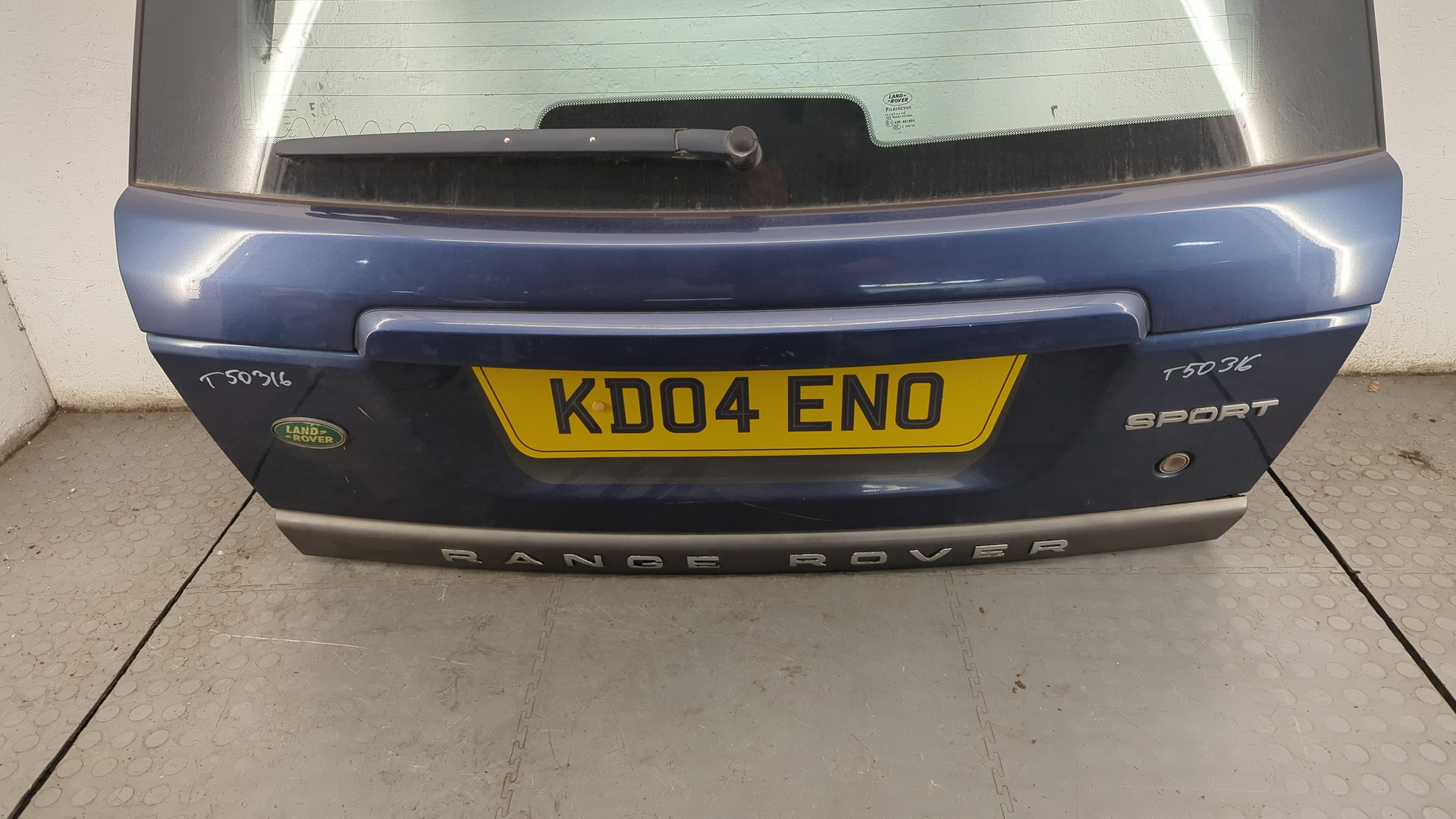 Дверь багажника