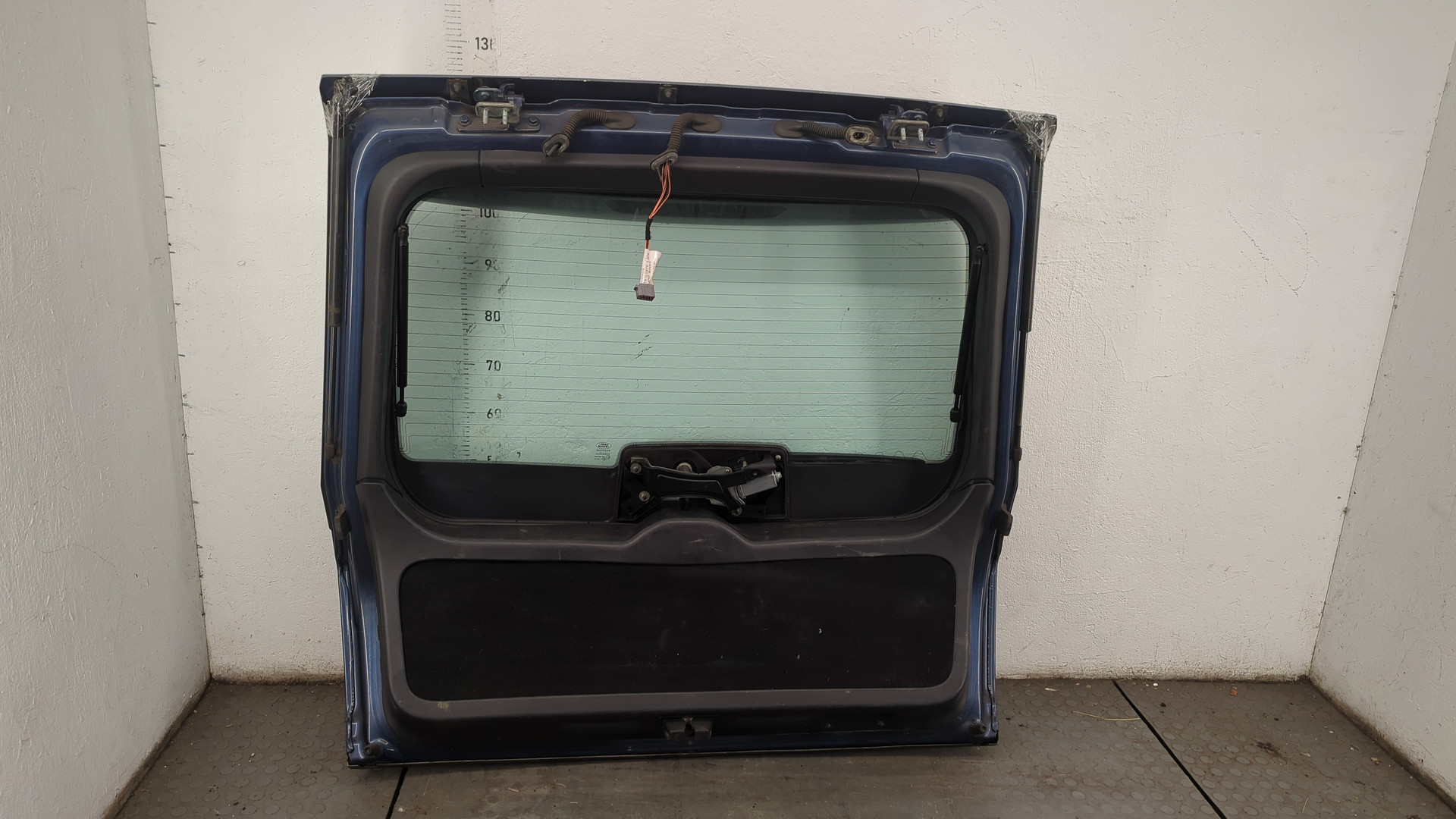 Дверь багажника